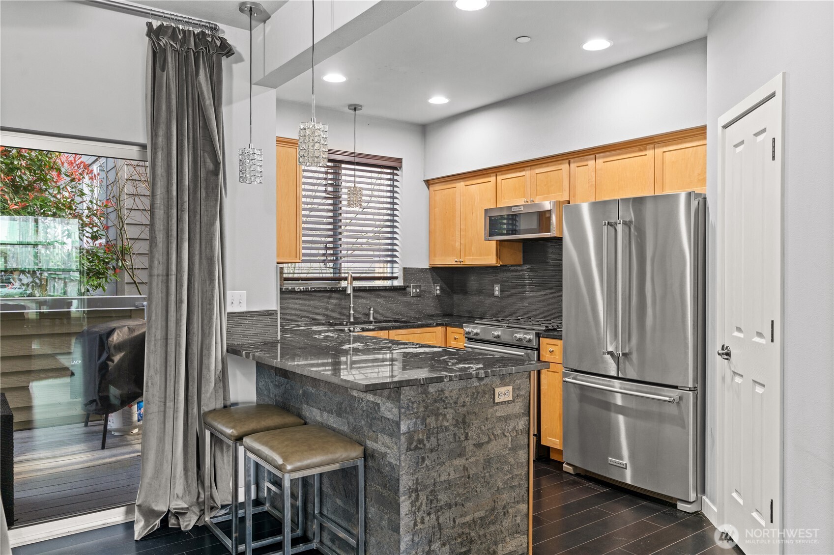 2365 Yakima Ct , Tacoma, WA 98405-3861