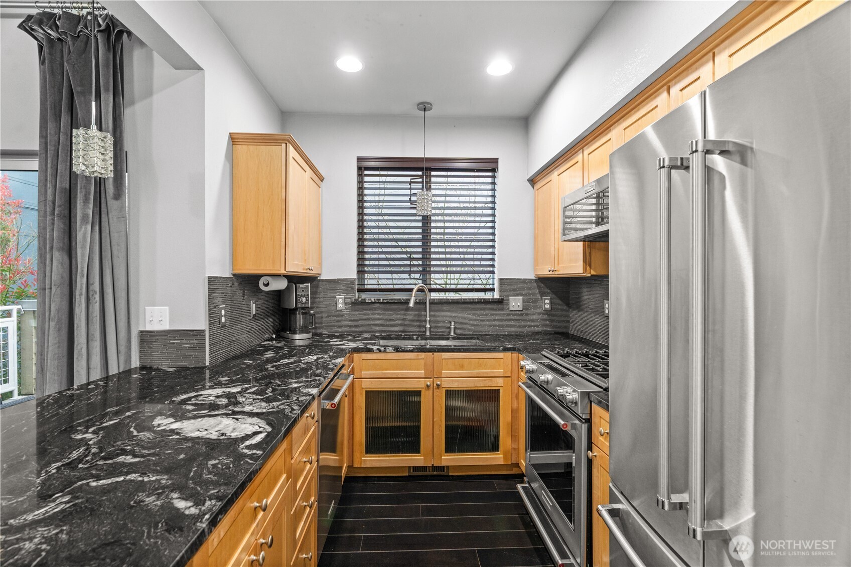 2365 Yakima Ct , Tacoma, WA 98405-3861