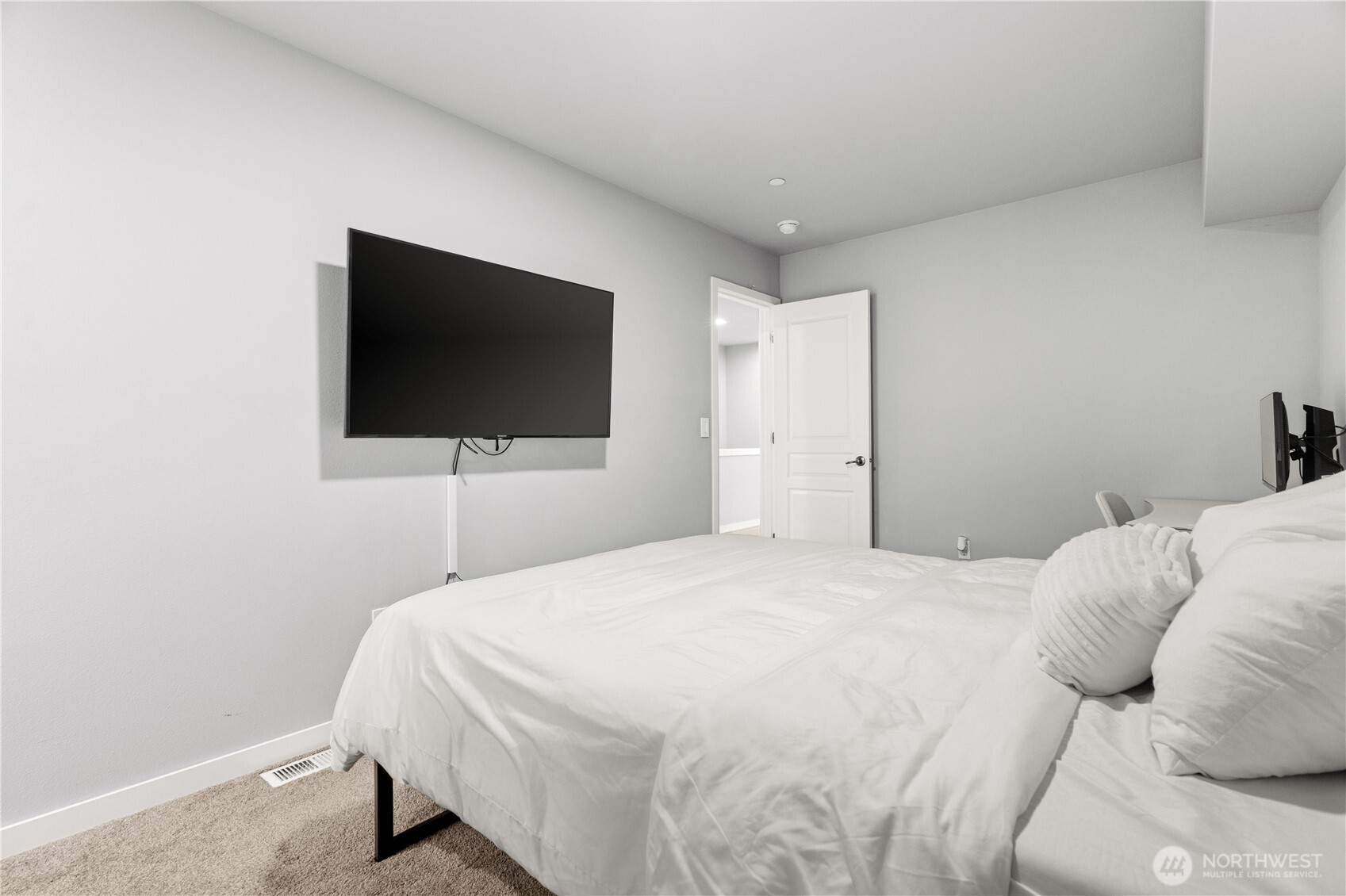 2365 Yakima Ct , Tacoma, WA 98405-3861