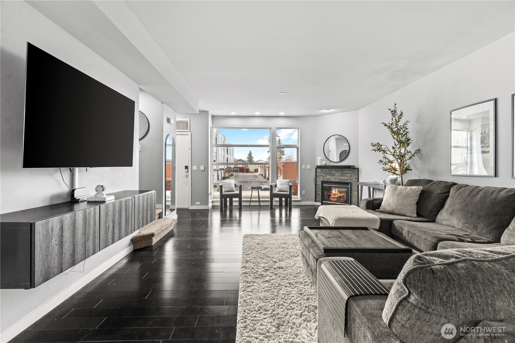 2365 Yakima Ct , Tacoma, WA 98405-3861