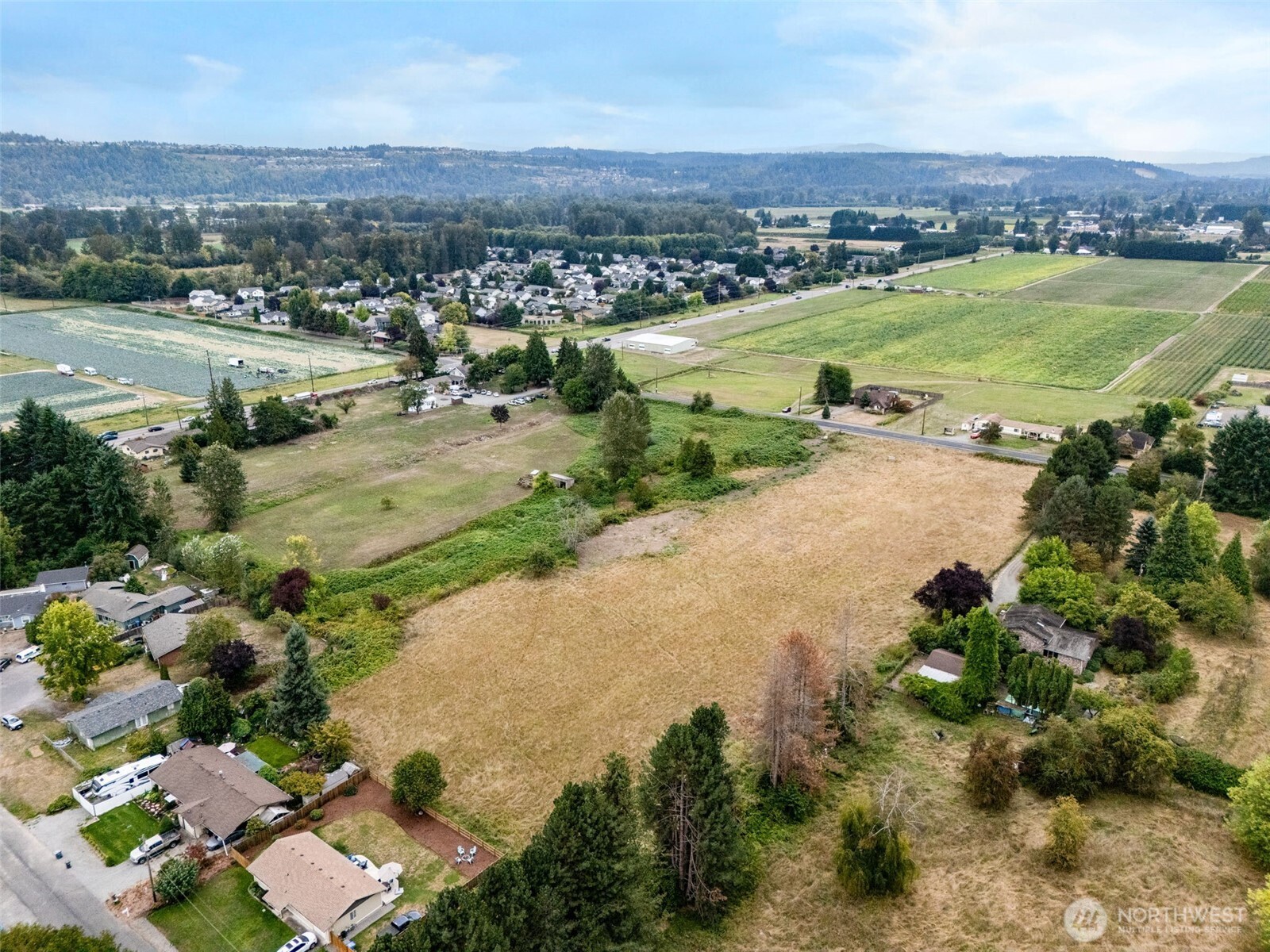 14721 Pioneer Way E, Puyallup, WA 98372