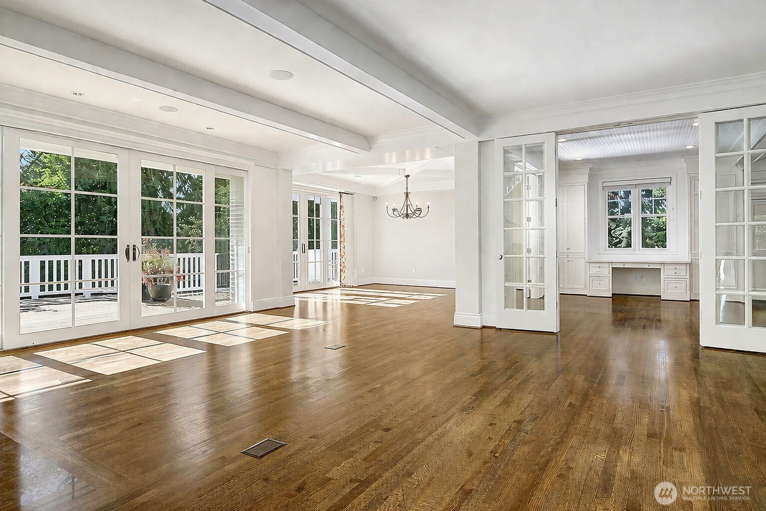 8975 NE 10th Street , Bellevue, WA 98004