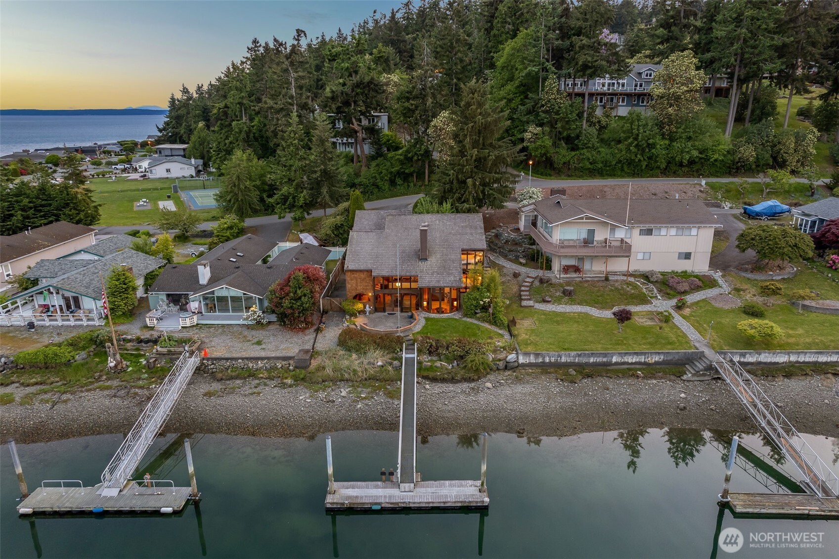 2180 Cove Drive , Oak Harbor, WA 98277
