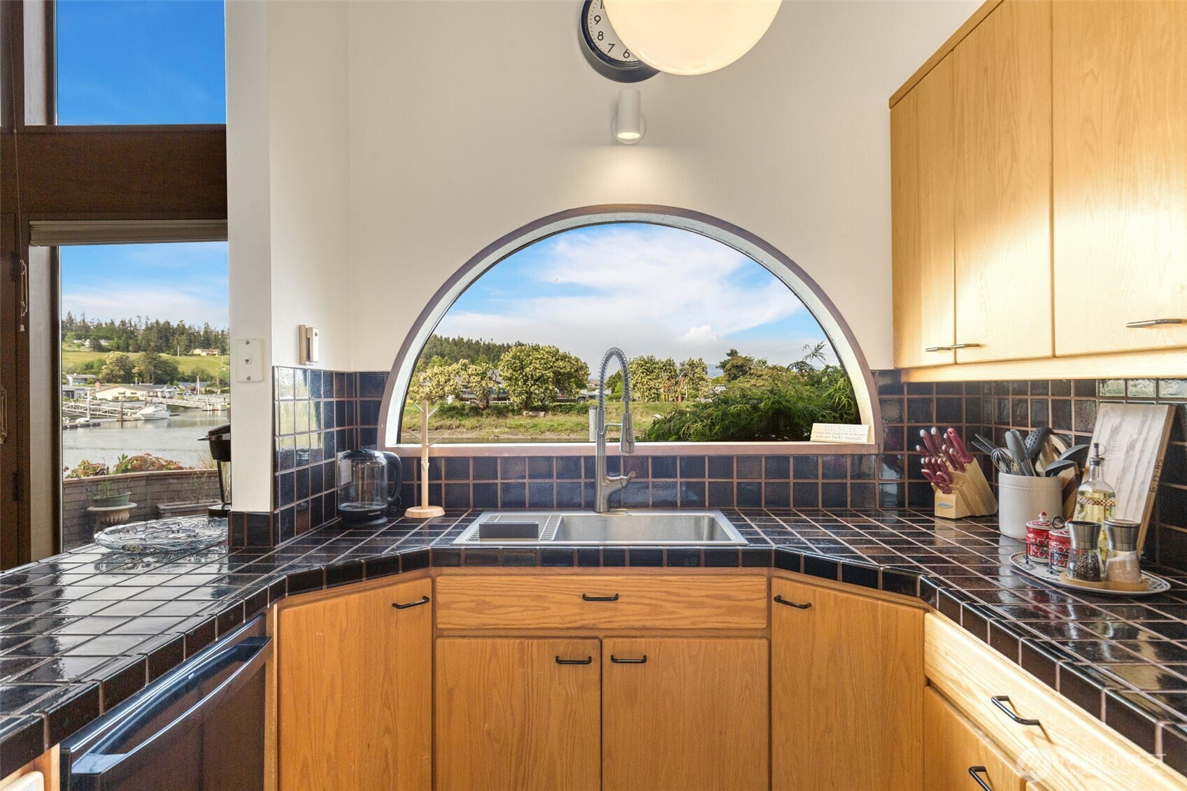 2180 Cove Drive , Oak Harbor, WA 98277