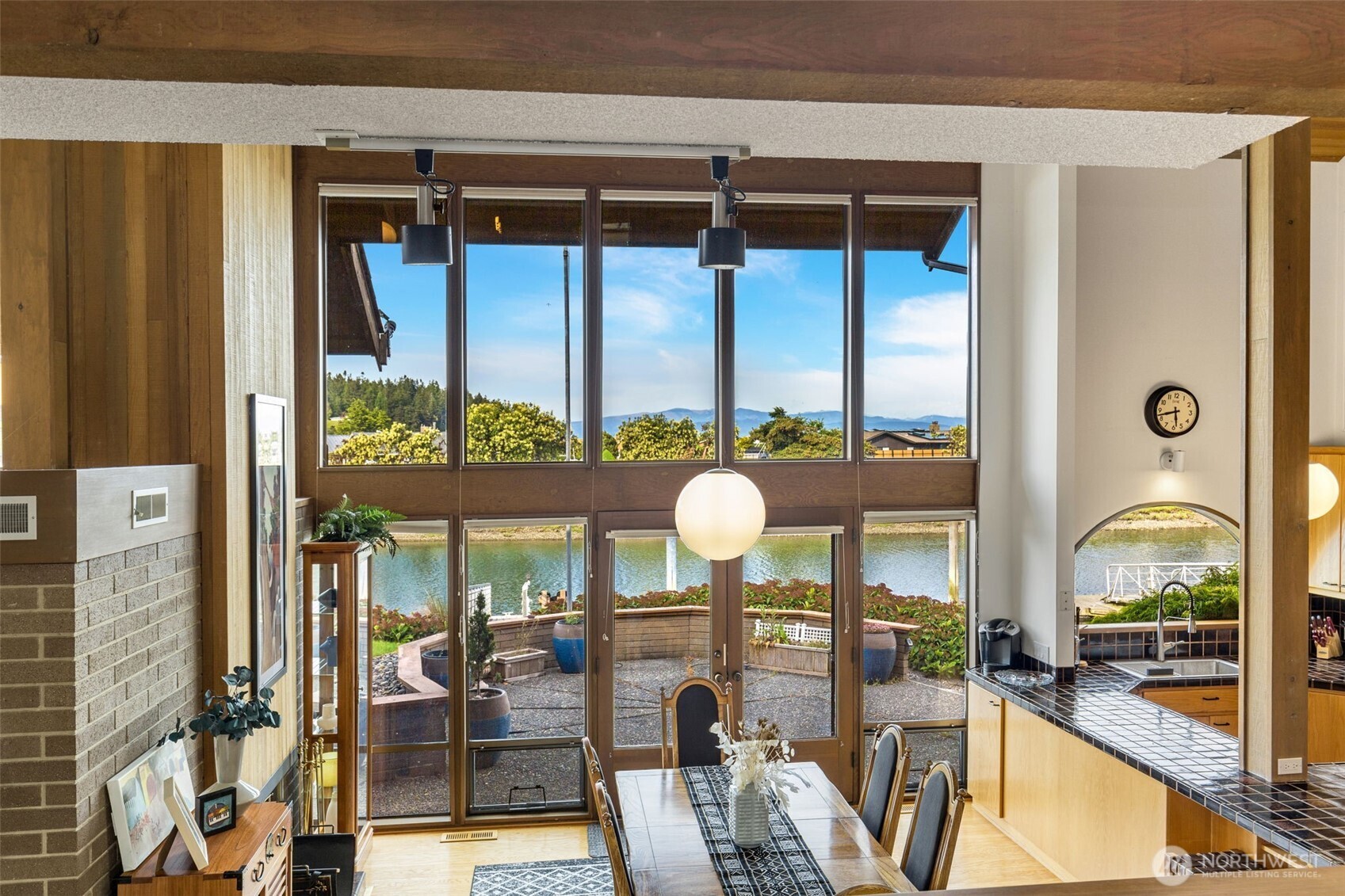 2180 Cove Drive , Oak Harbor, WA 98277