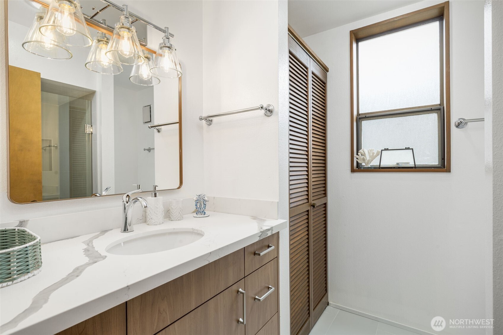 2180 Cove Drive , Oak Harbor, WA 98277