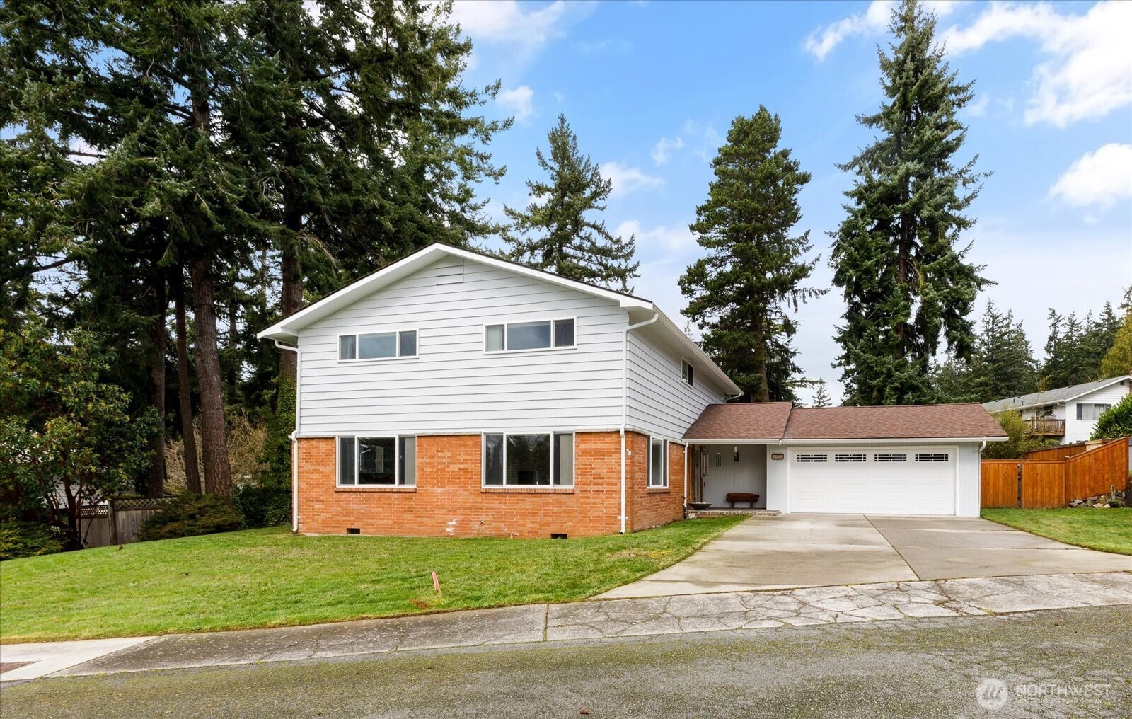 1552 NE Narrows Avenue , Oak Harbor, WA 98277