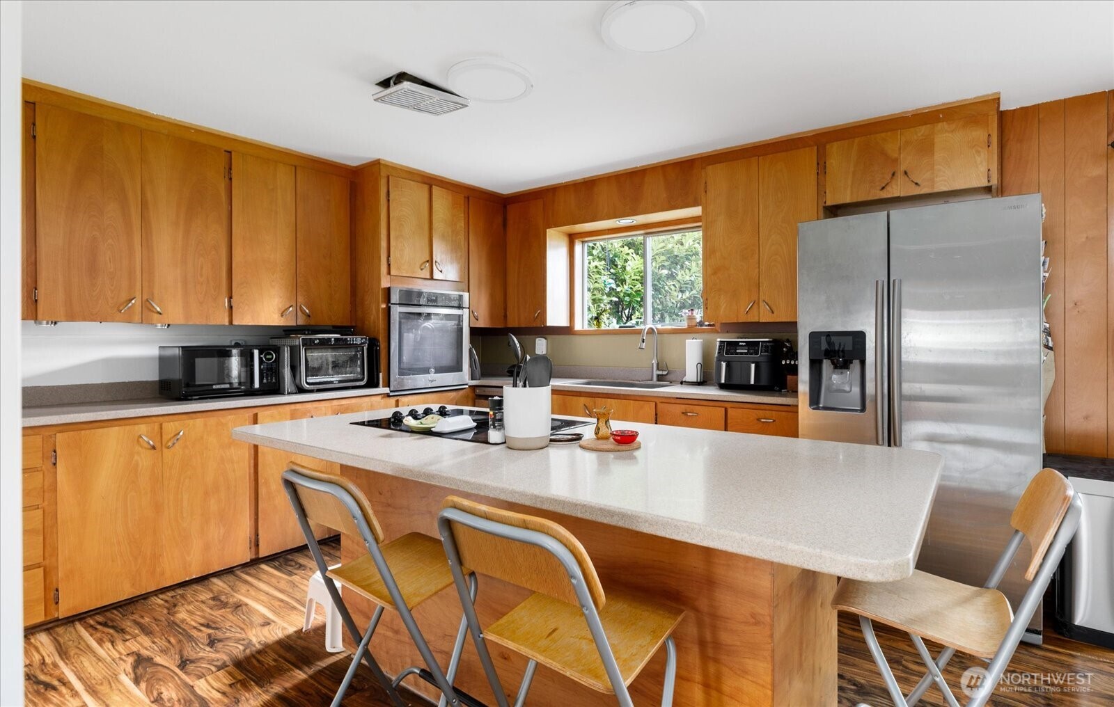 1552 NE Narrows Avenue , Oak Harbor, WA 98277