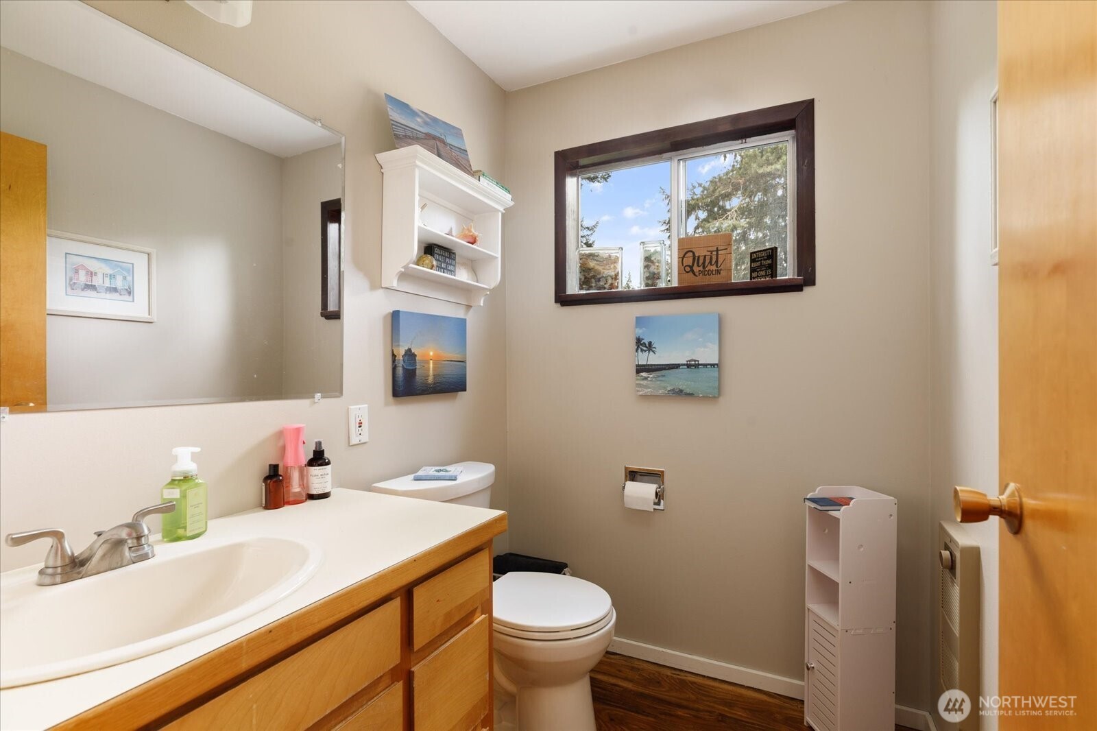 1552 NE Narrows Avenue , Oak Harbor, WA 98277