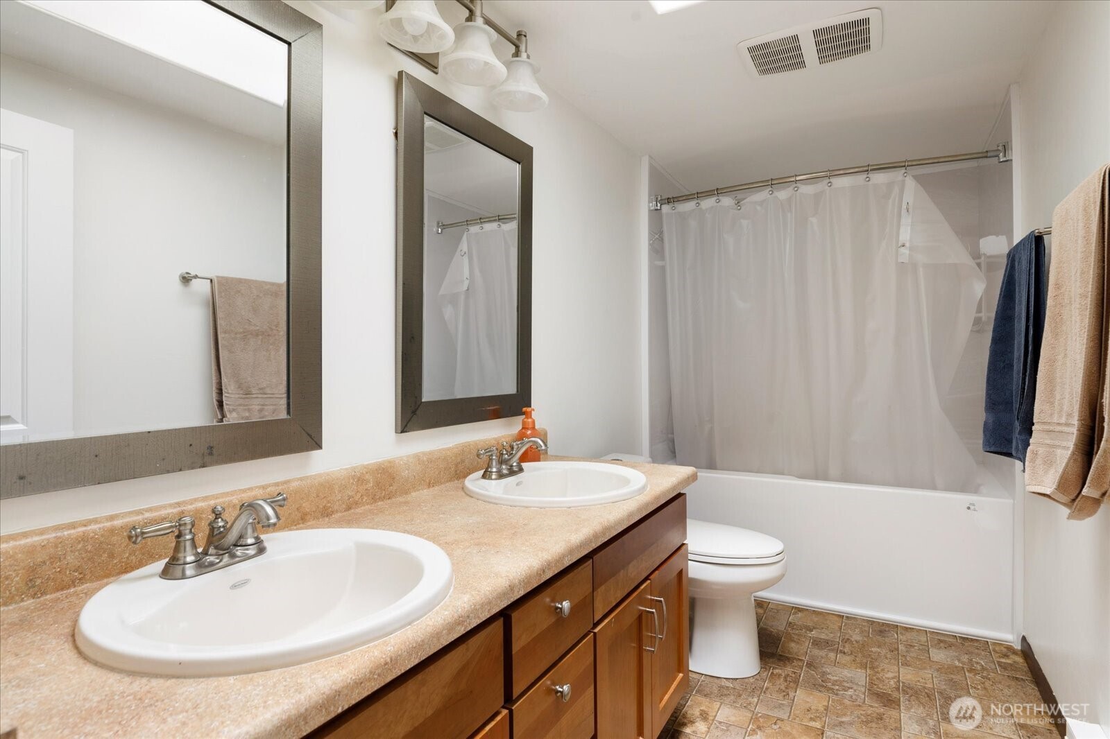 1552 NE Narrows Avenue , Oak Harbor, WA 98277