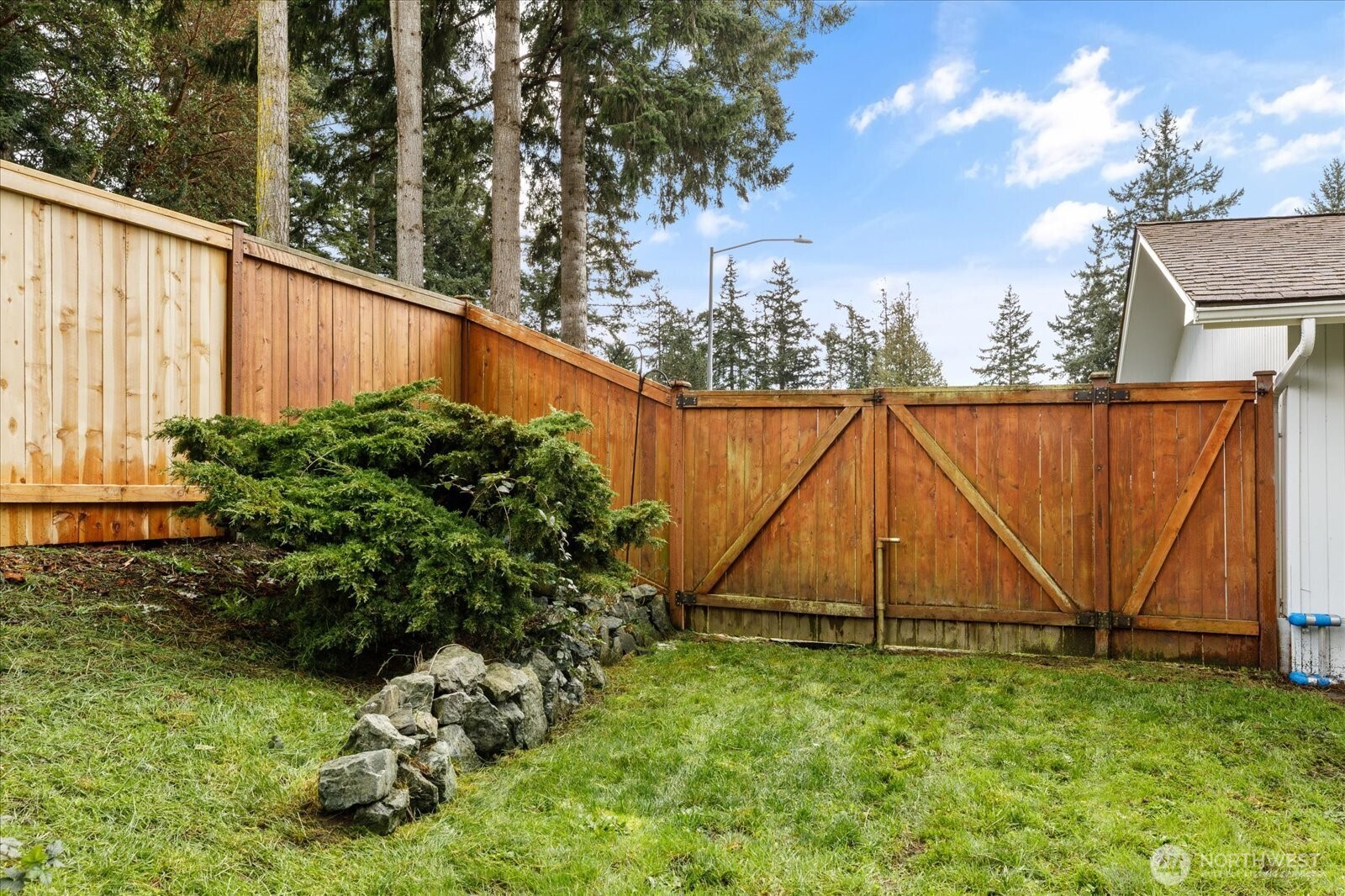 1552 NE Narrows Avenue , Oak Harbor, WA 98277