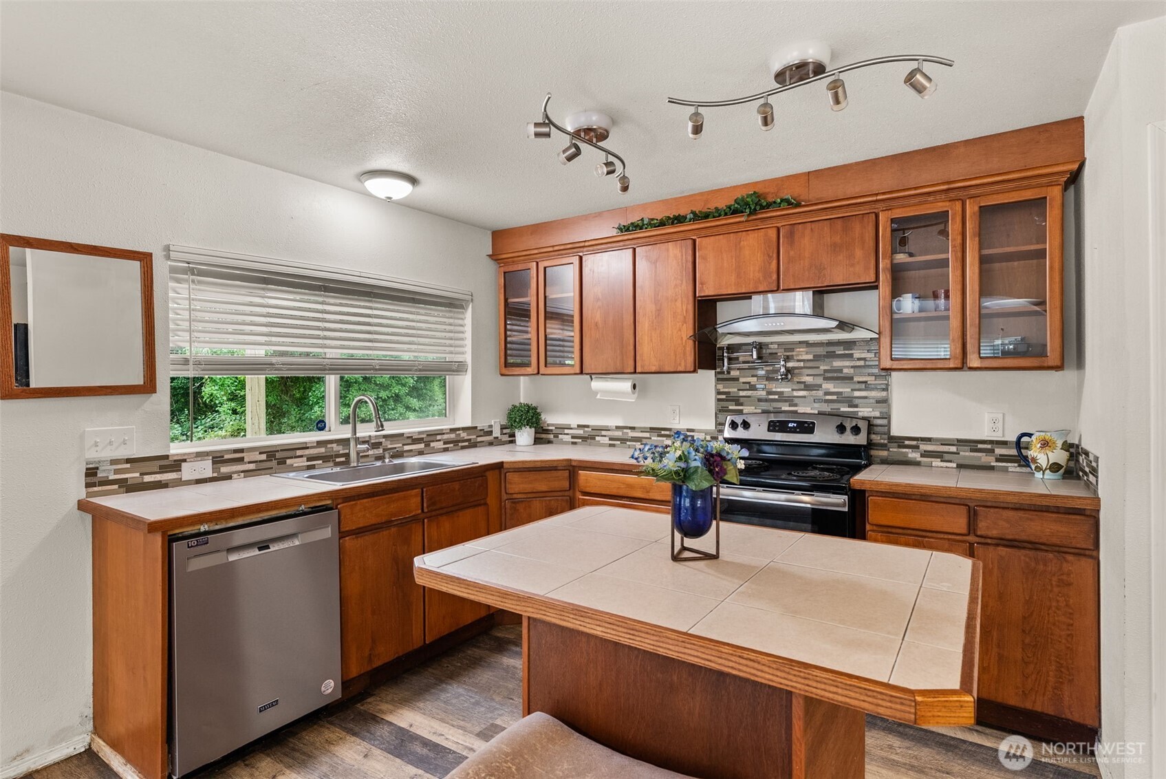 204 Murray Street , Oakville, WA 98568