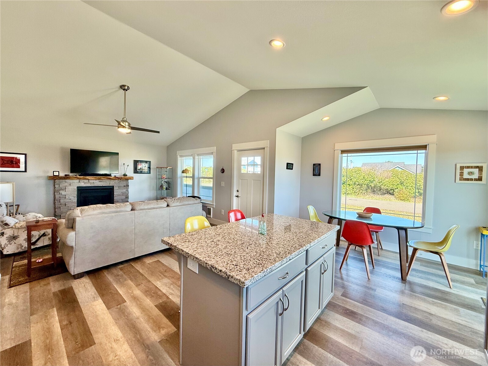 419 N Portal Loop SW, Ocean Shores, WA 98569