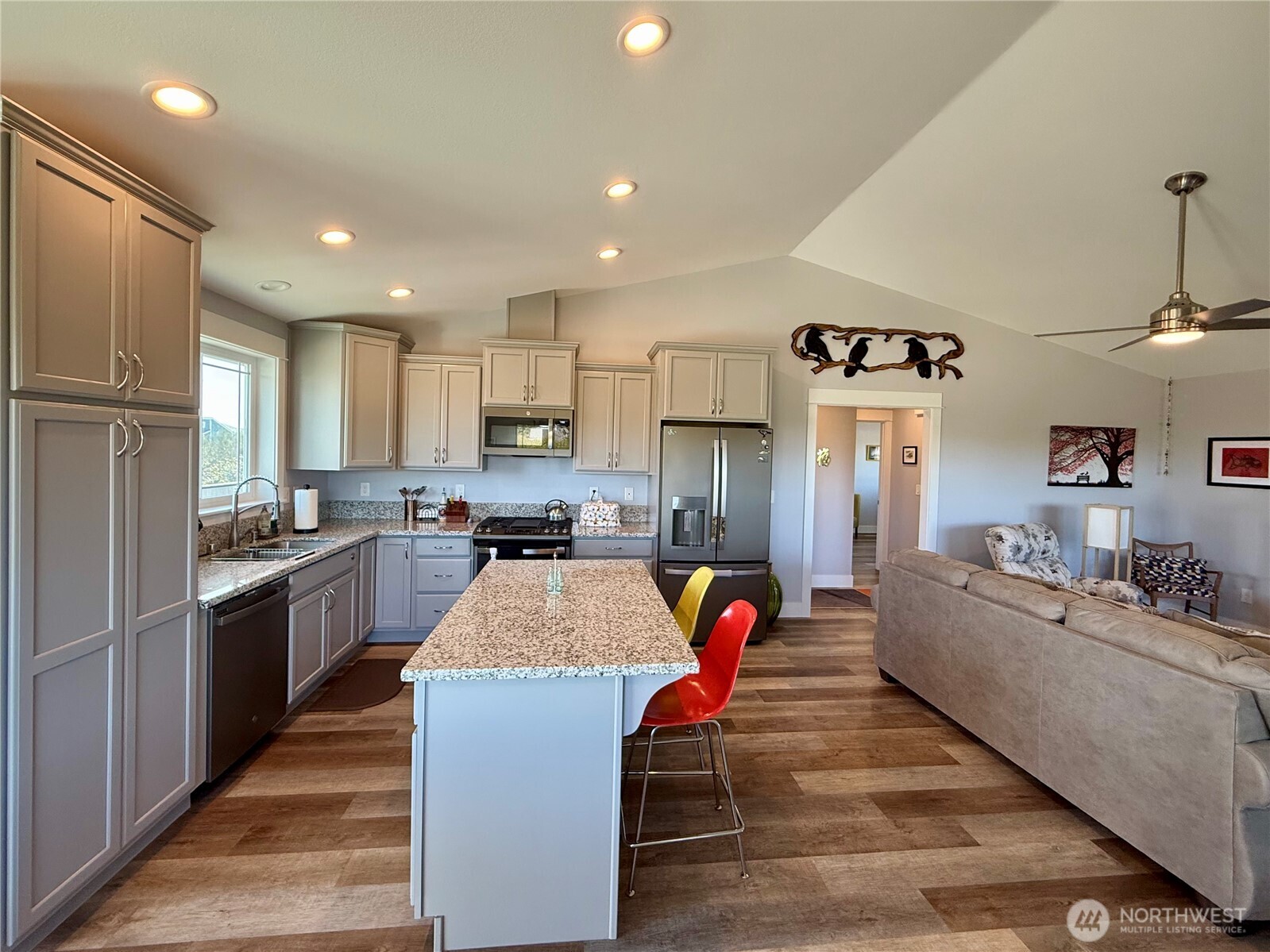 419 N Portal Loop SW, Ocean Shores, WA 98569