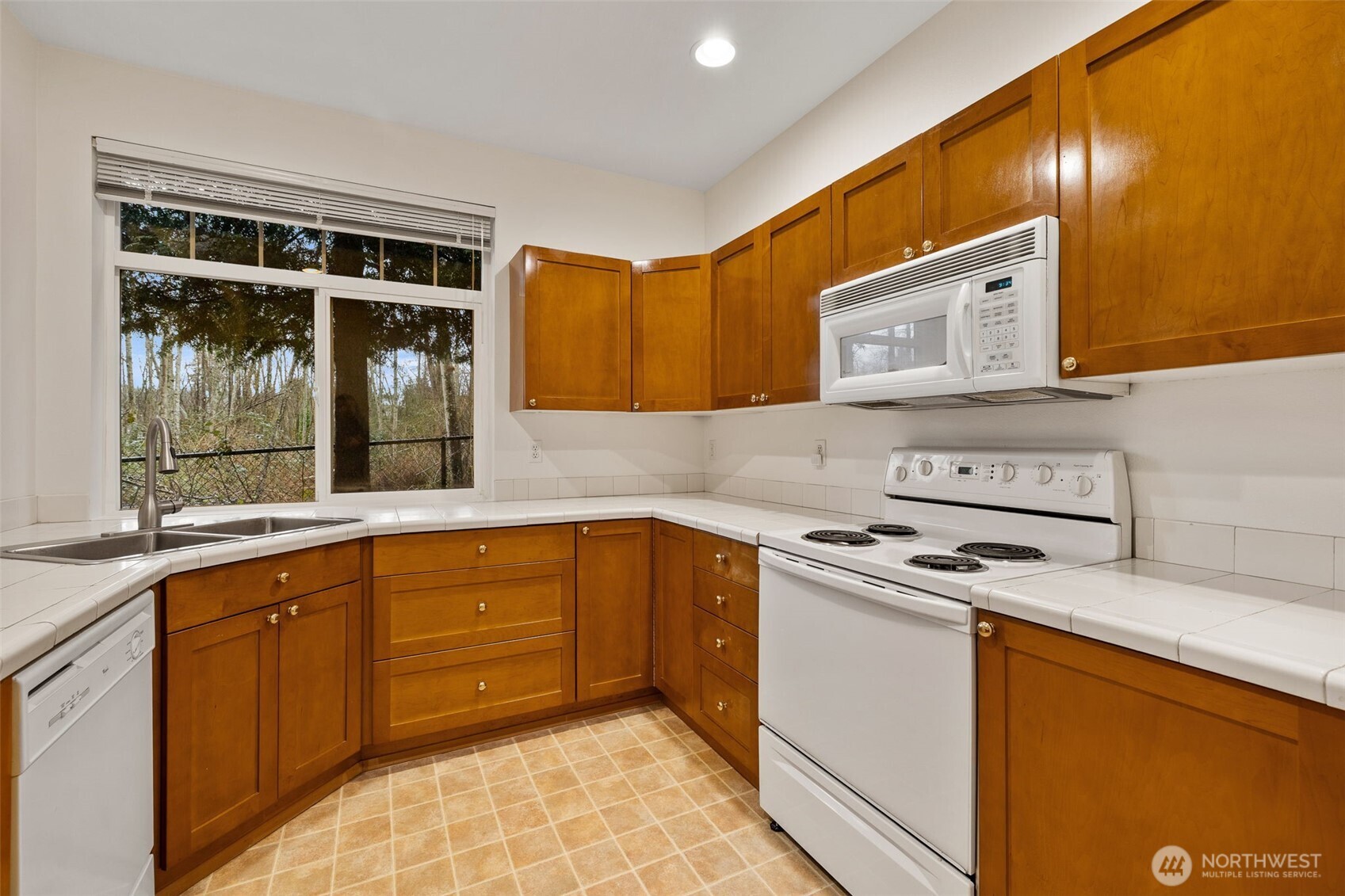 12712 Admiralty Way #E106, Everett, WA 98204