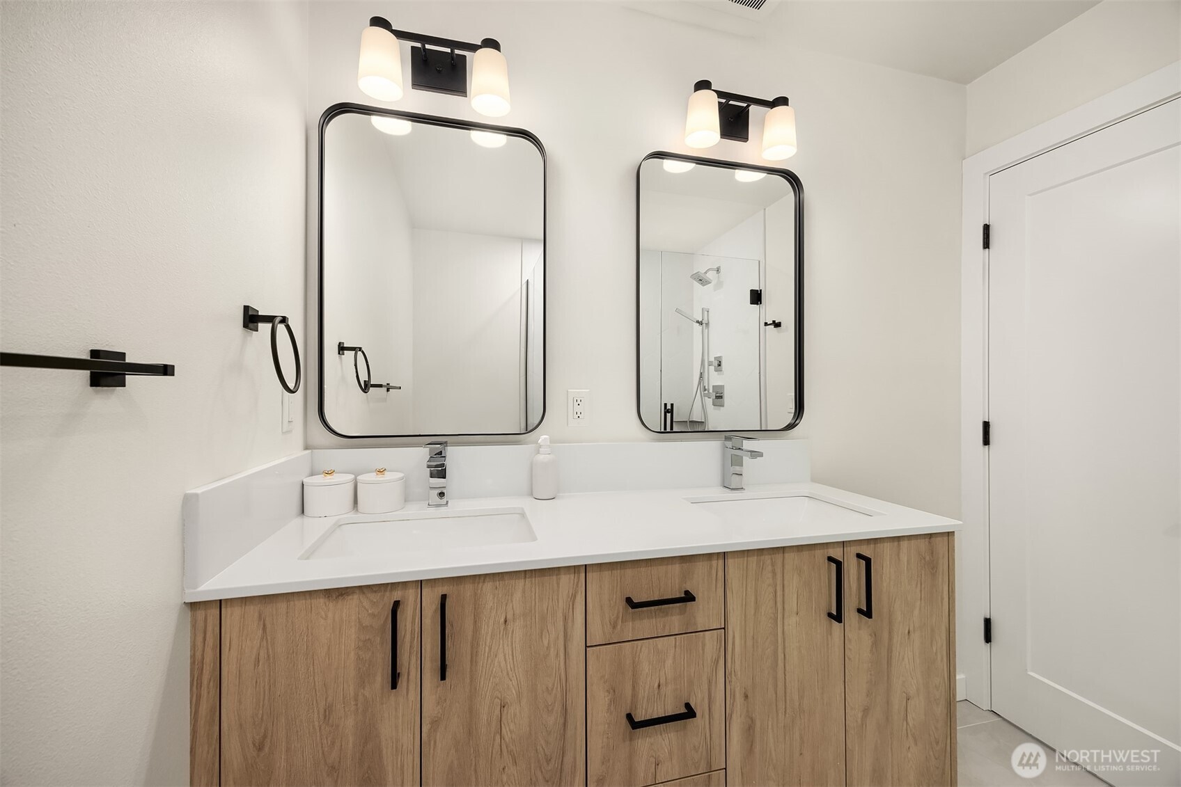 8606 Linden Avenue N, Seattle, WA 98103