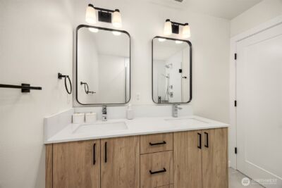 8606 Linden Avenue N, Seattle, WA 98103 - Photo 16