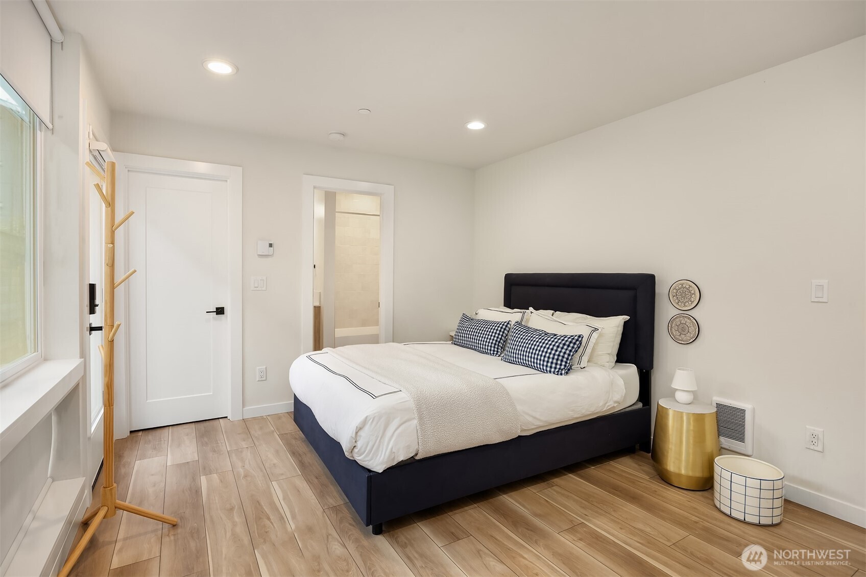 8606 Linden Avenue N, Seattle, WA 98103