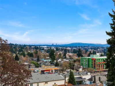 8606 Linden Avenue N, Seattle, WA 98103 - Photo 31