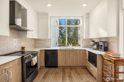 8606 Linden Avenue N, Seattle, WA 98103 - Photo 10