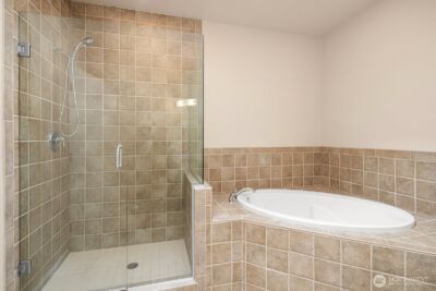11004 NE 11th Street #606, Bellevue, WA 98004-4580 - Photo 17