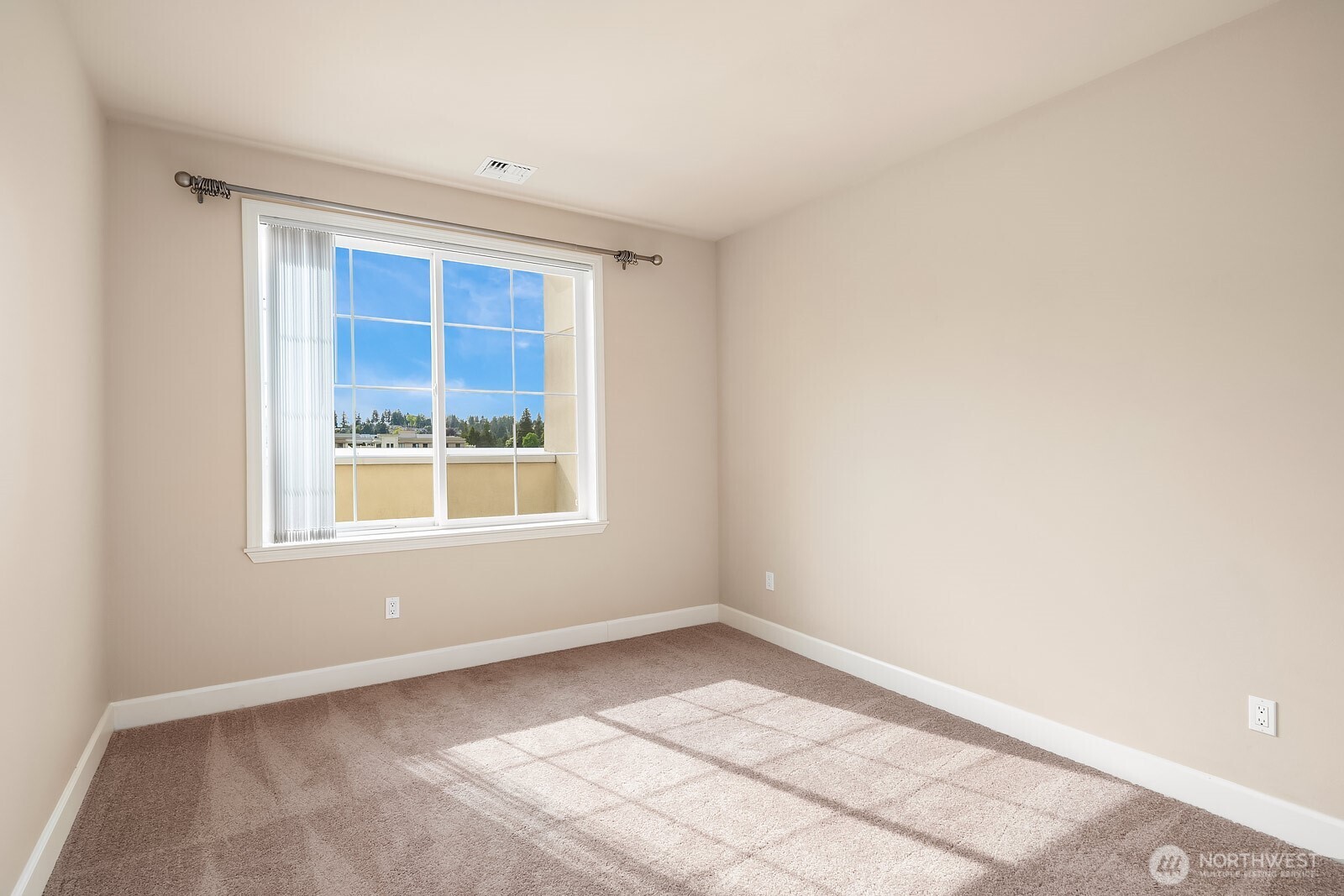 11004 NE 11th Street #606, Bellevue, WA 98004-4580
