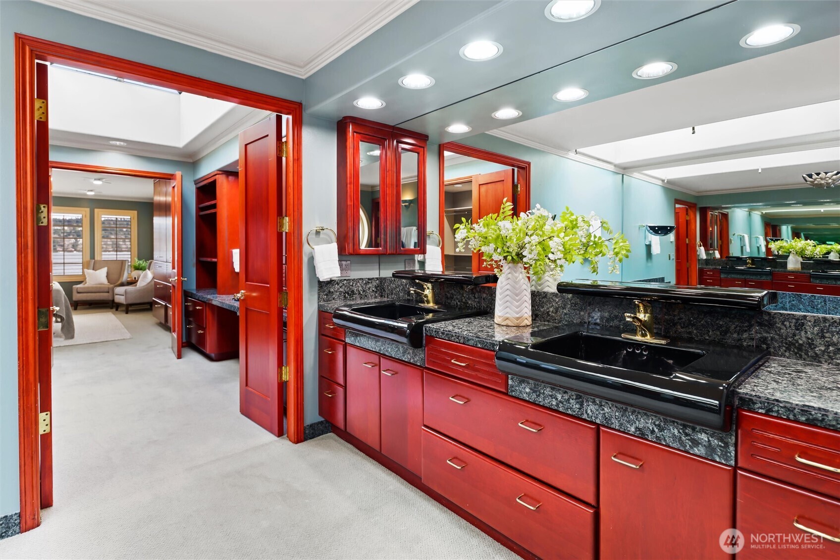 4701 NE Shore Place , Lake Forest Park, WA 98155-5639