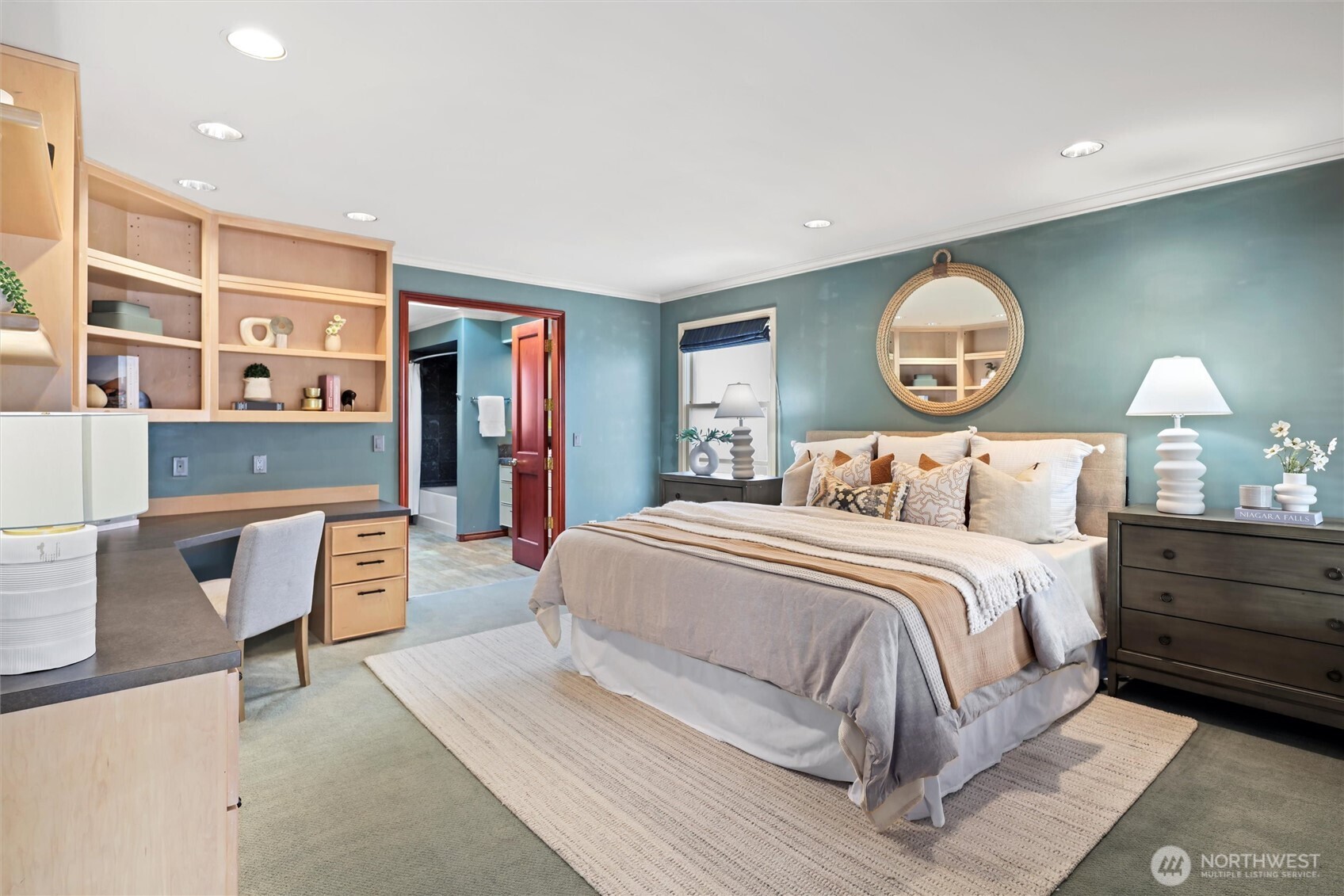 4701 NE Shore Place , Lake Forest Park, WA 98155-5639