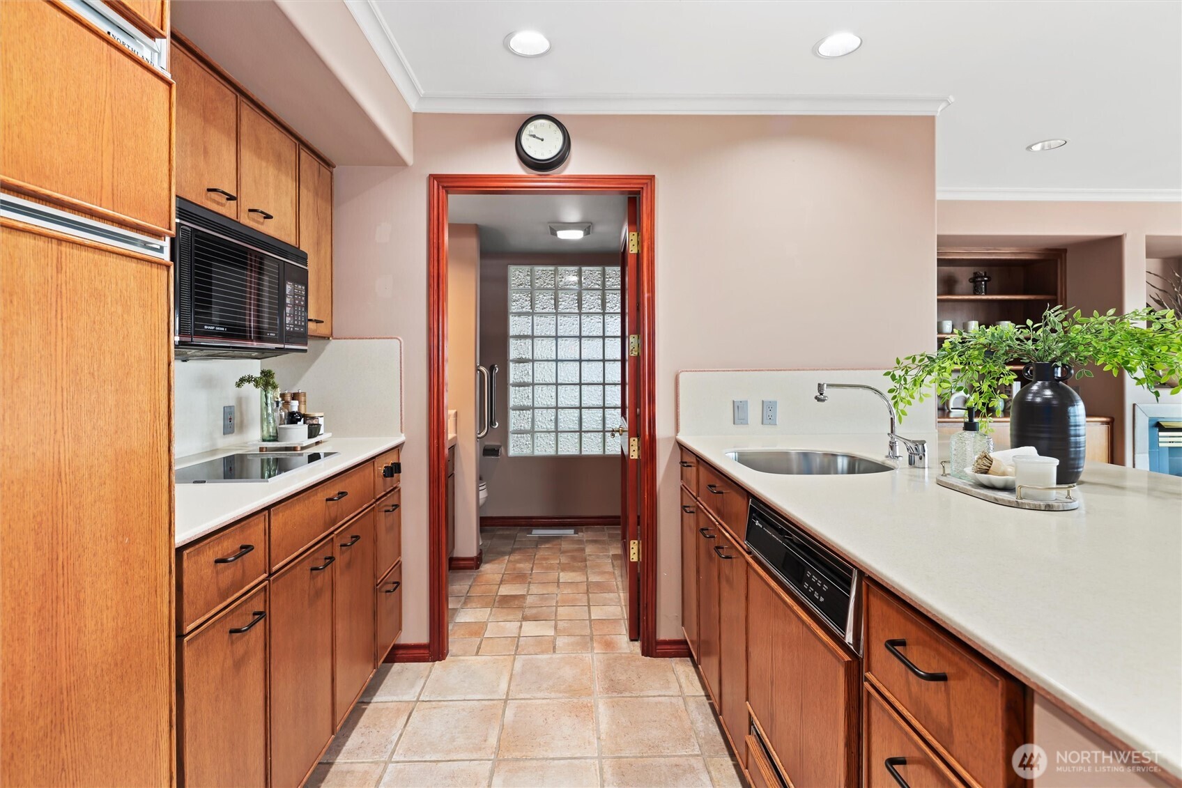 4701 NE Shore Place , Lake Forest Park, WA 98155-5639