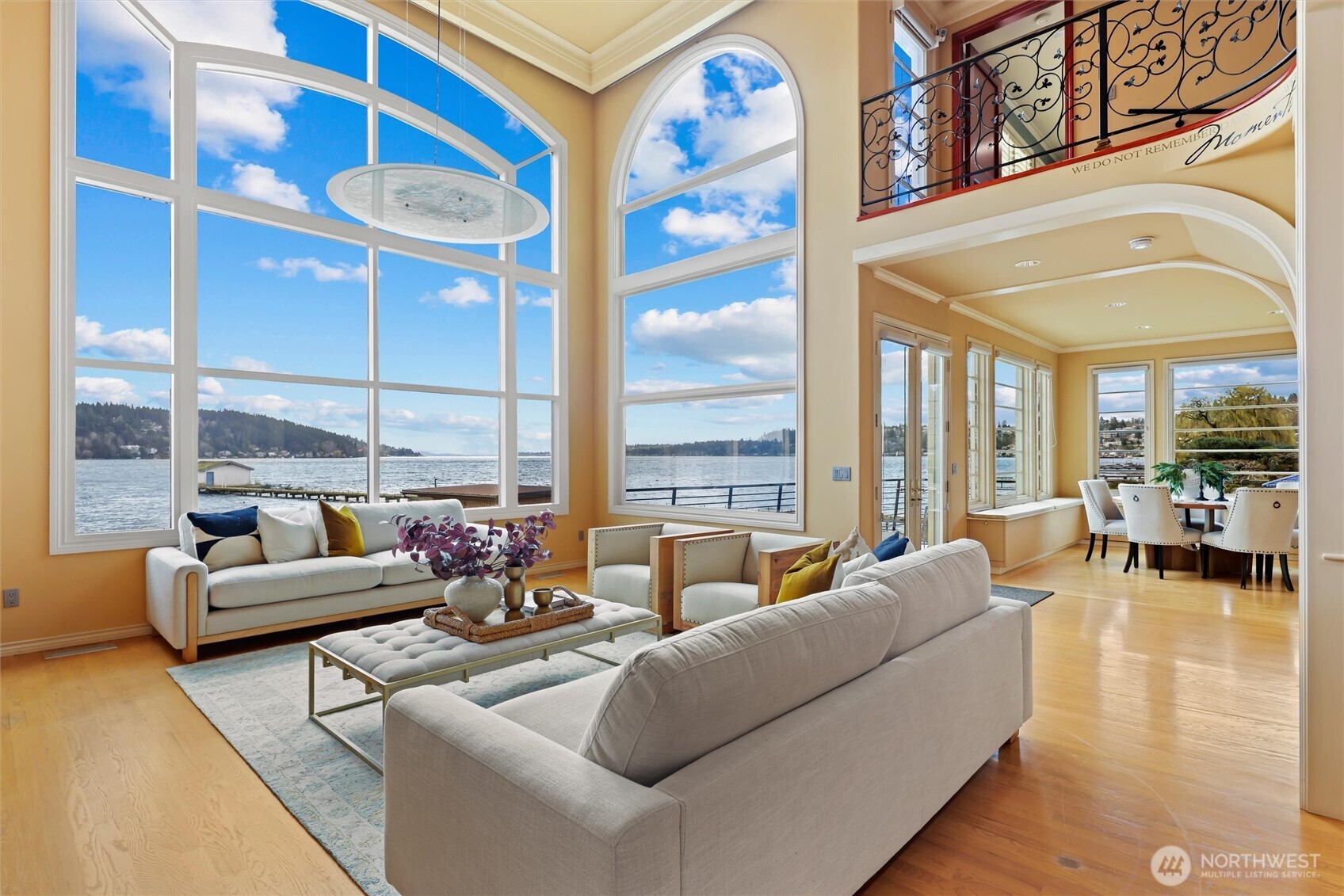 4701 NE Shore Place , Lake Forest Park, WA 98155-5639