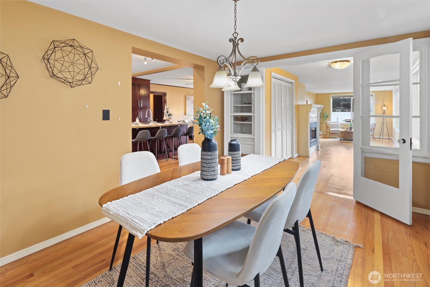 4728 NE 172nd Street , Lake Forest Park, WA 98155