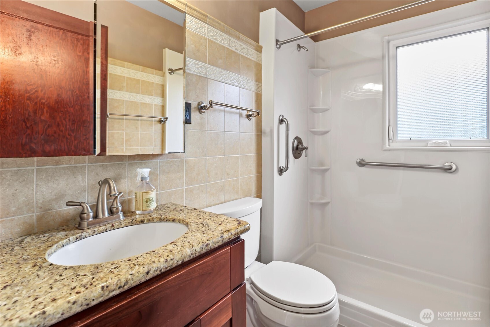 4728 NE 172nd Street , Lake Forest Park, WA 98155