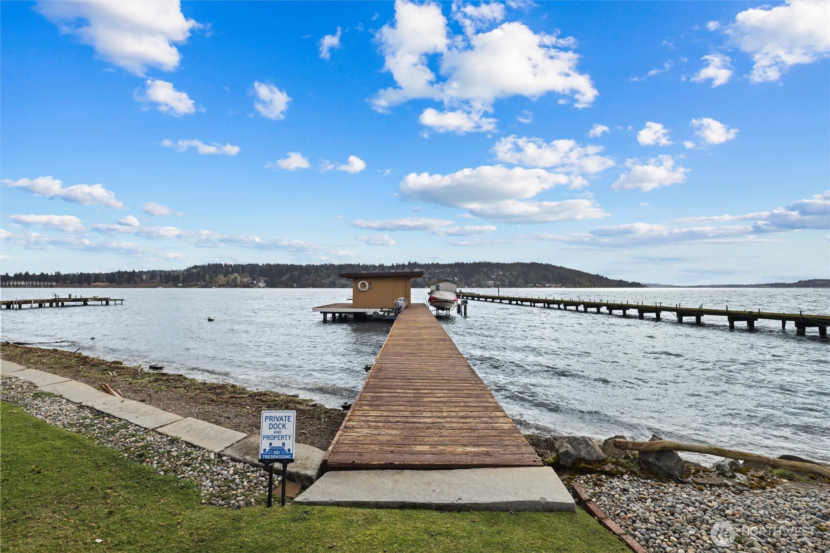 4728 NE 172nd Street , Lake Forest Park, WA 98155