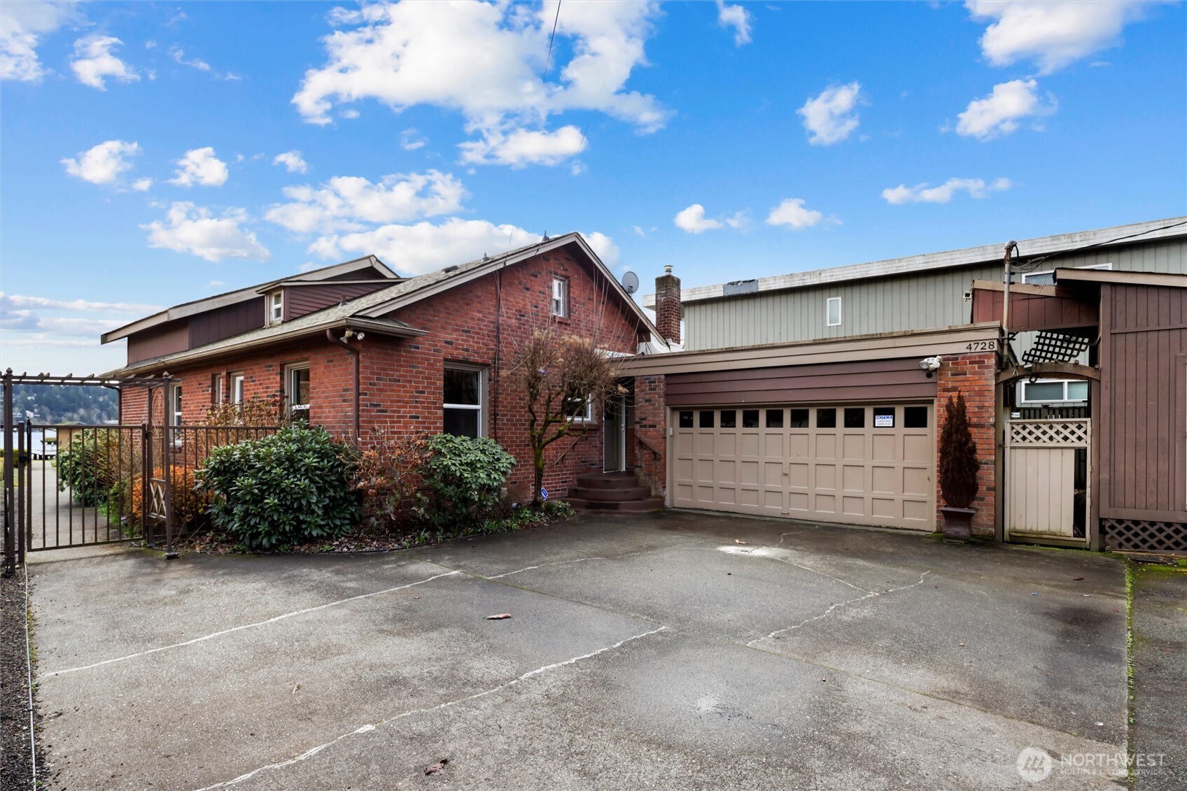 4728 NE 172nd Street , Lake Forest Park, WA 98155