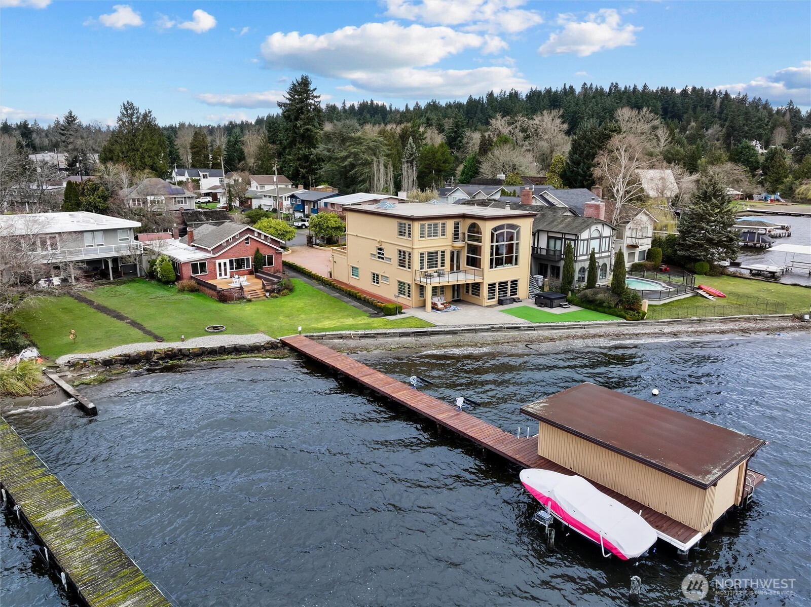 4728 NE 172nd Street , Lake Forest Park, WA 98155