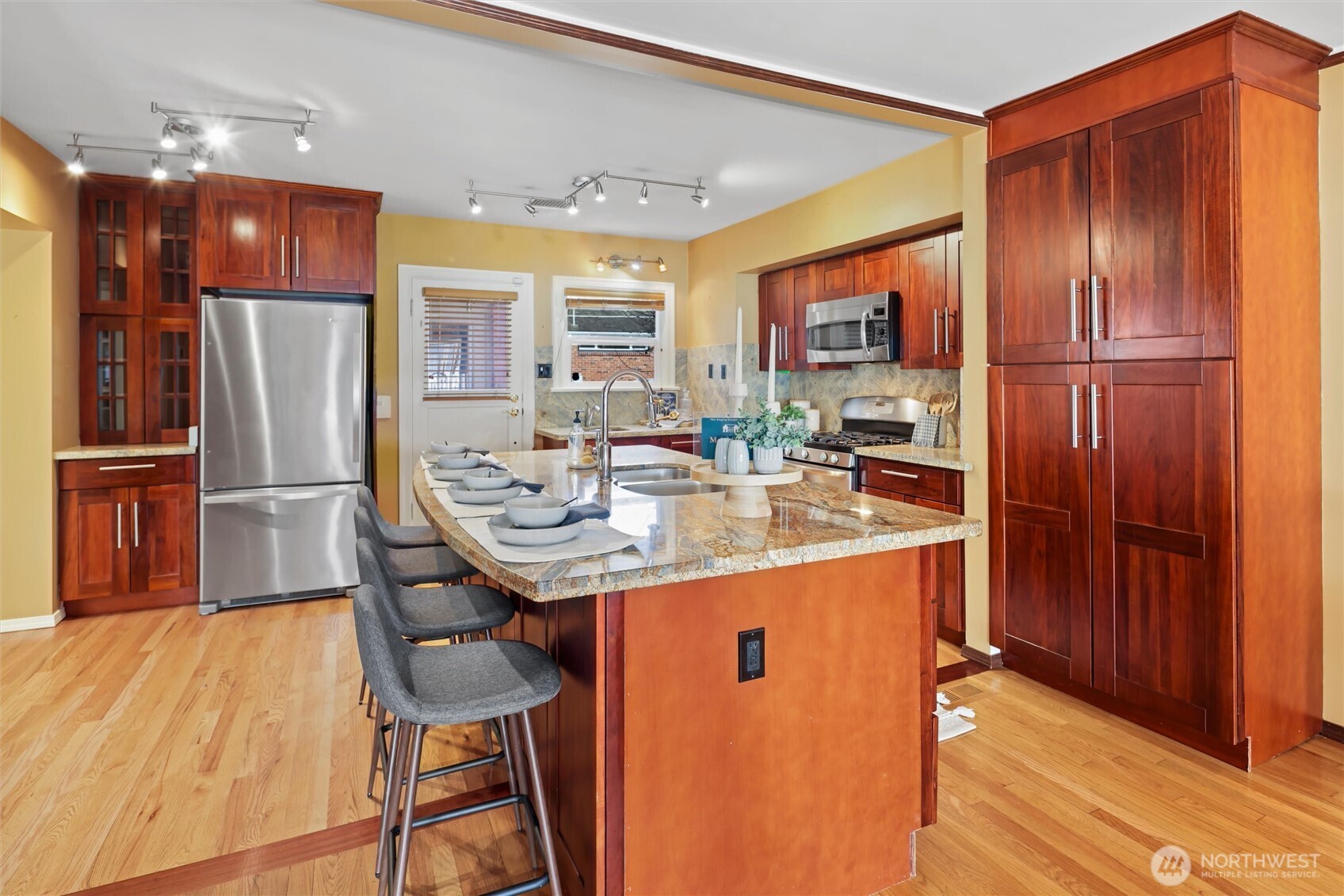 4728 NE 172nd Street , Lake Forest Park, WA 98155