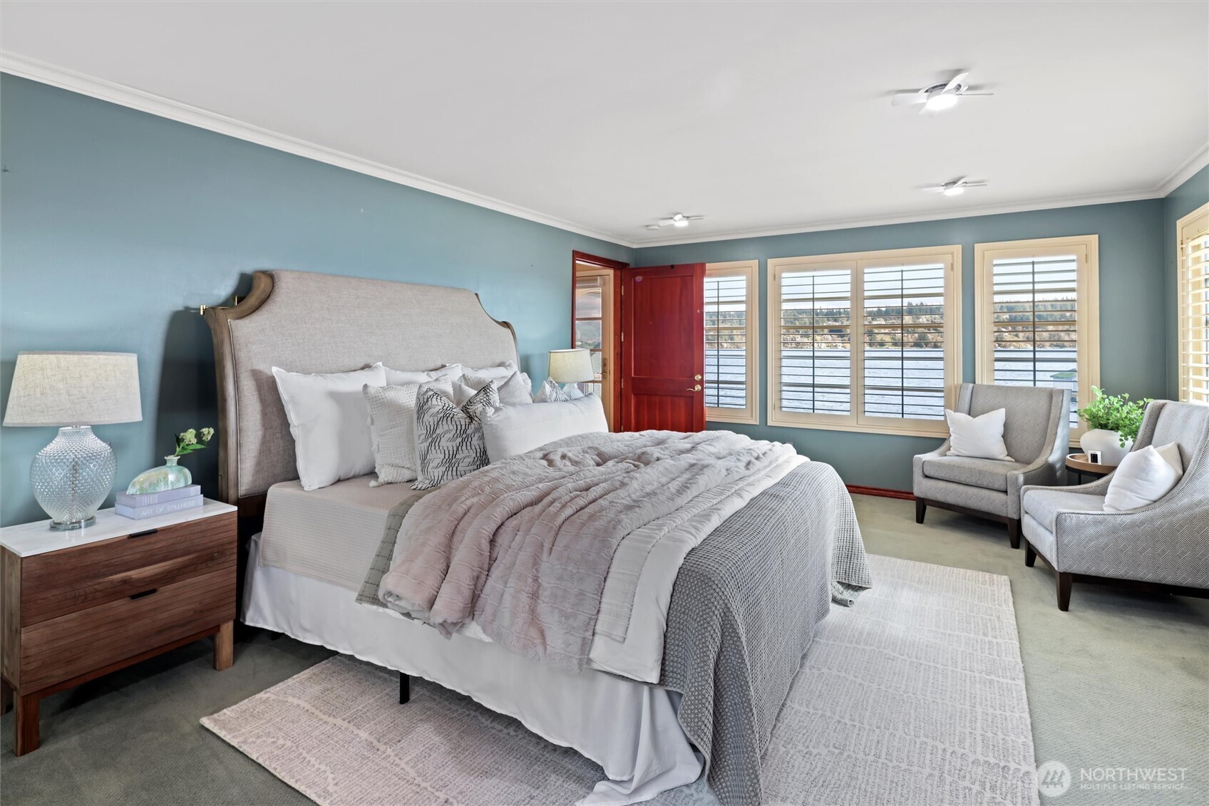 4701 NE Shore Place , Lake Forest Park, WA 98155-5639