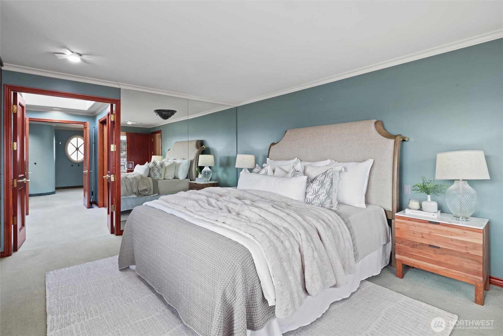 4701 NE Shore Place , Lake Forest Park, WA 98155-5639