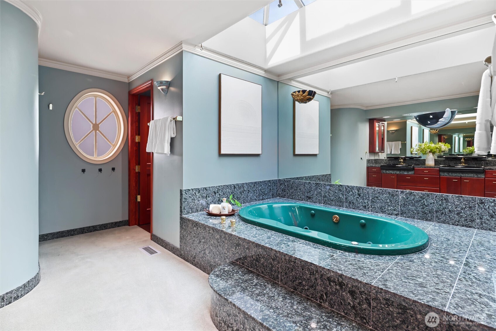 4701 NE Shore Place , Lake Forest Park, WA 98155-5639