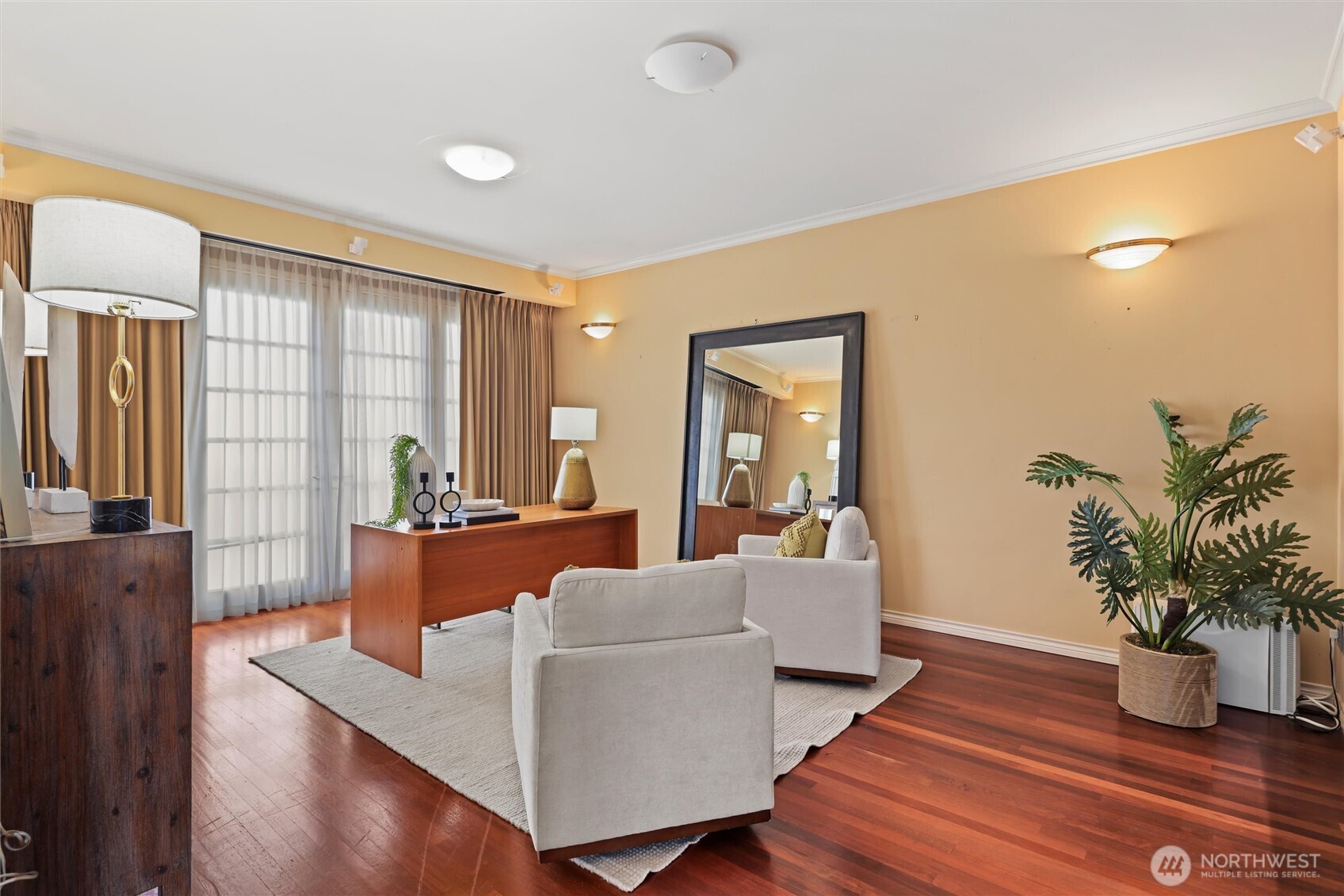 4701 NE Shore Place , Lake Forest Park, WA 98155-5639