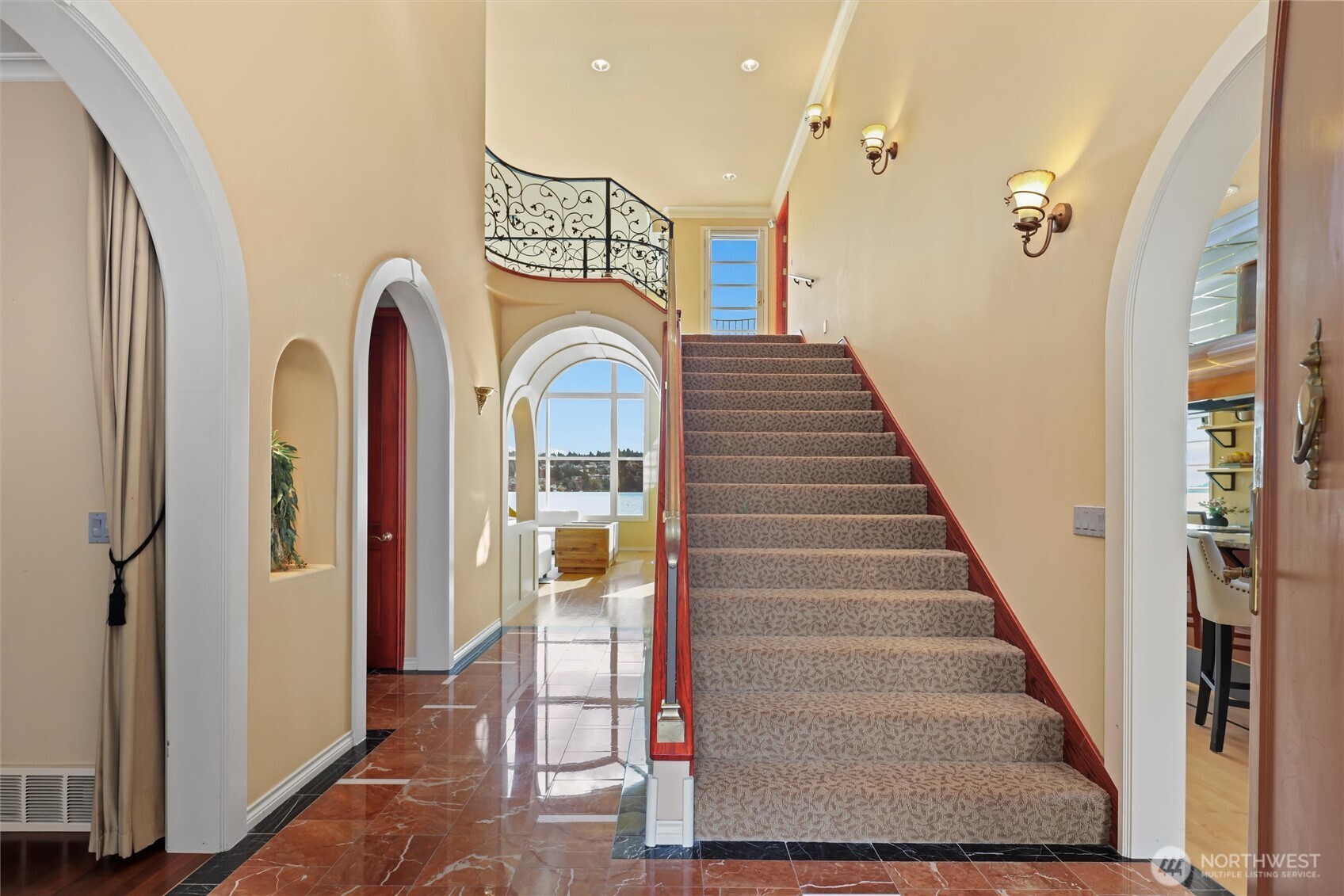 4701 NE Shore Place , Lake Forest Park, WA 98155-5639