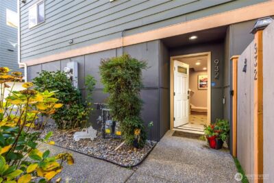 932 N 96th Street , Seattle, WA 98103