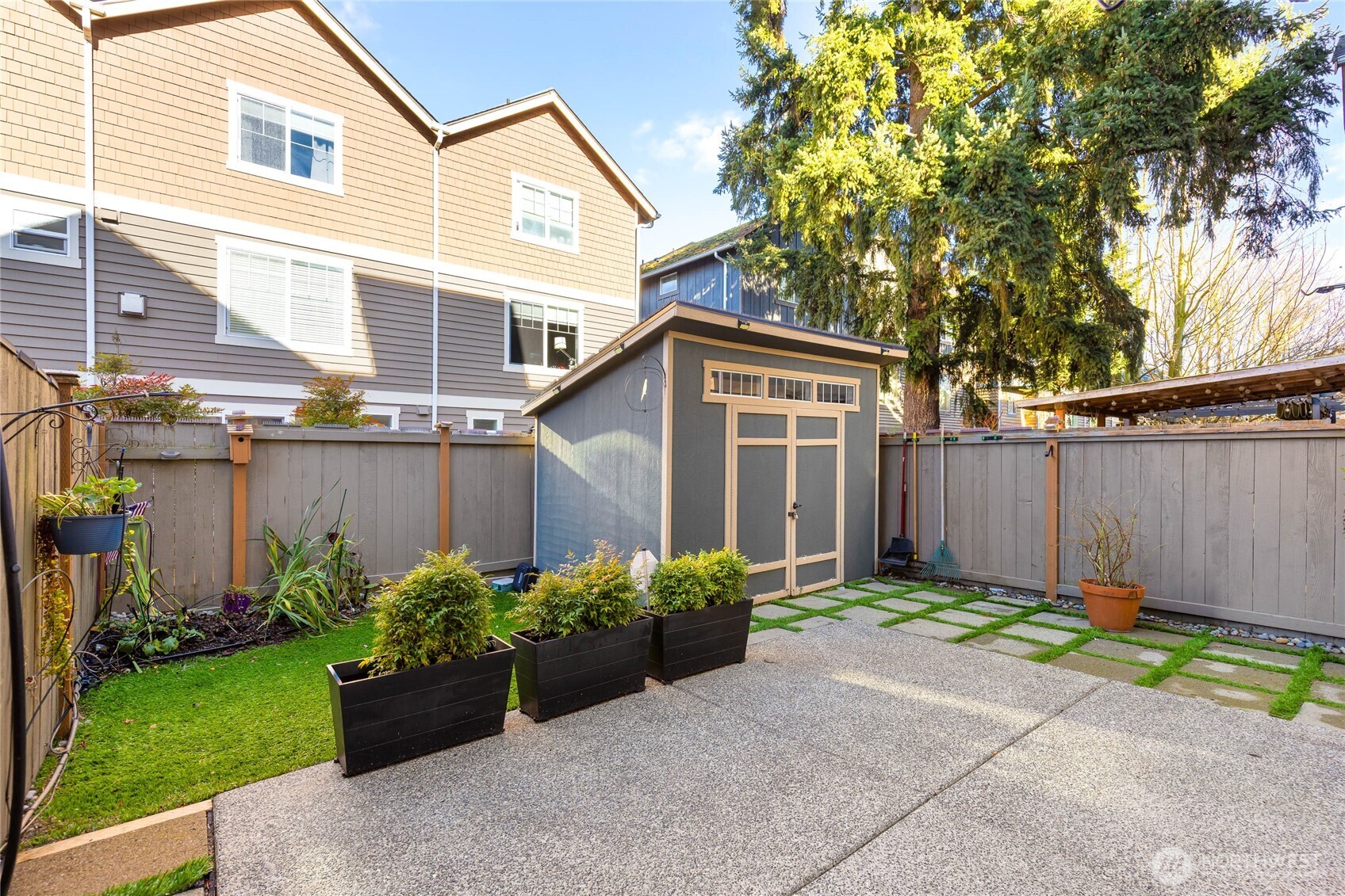 932 N 96th Street , Seattle, WA 98103