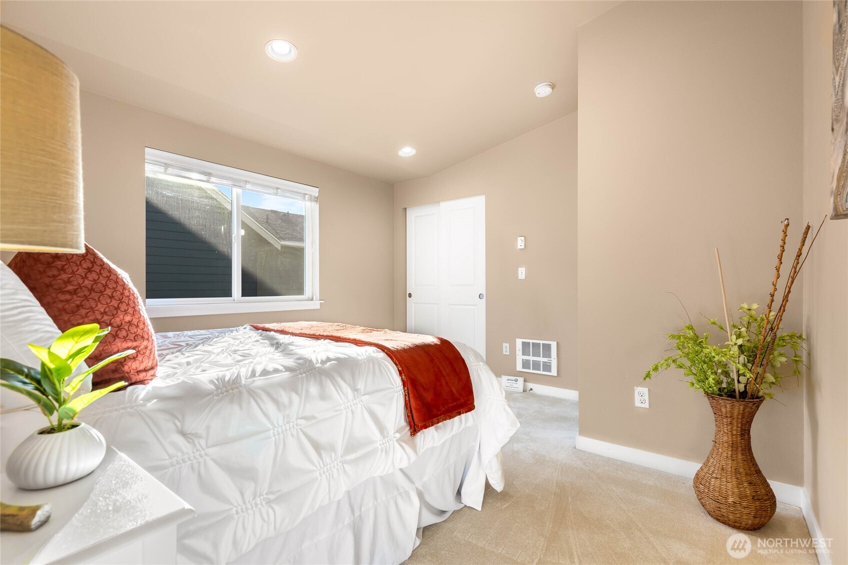 932 N 96th Street , Seattle, WA 98103