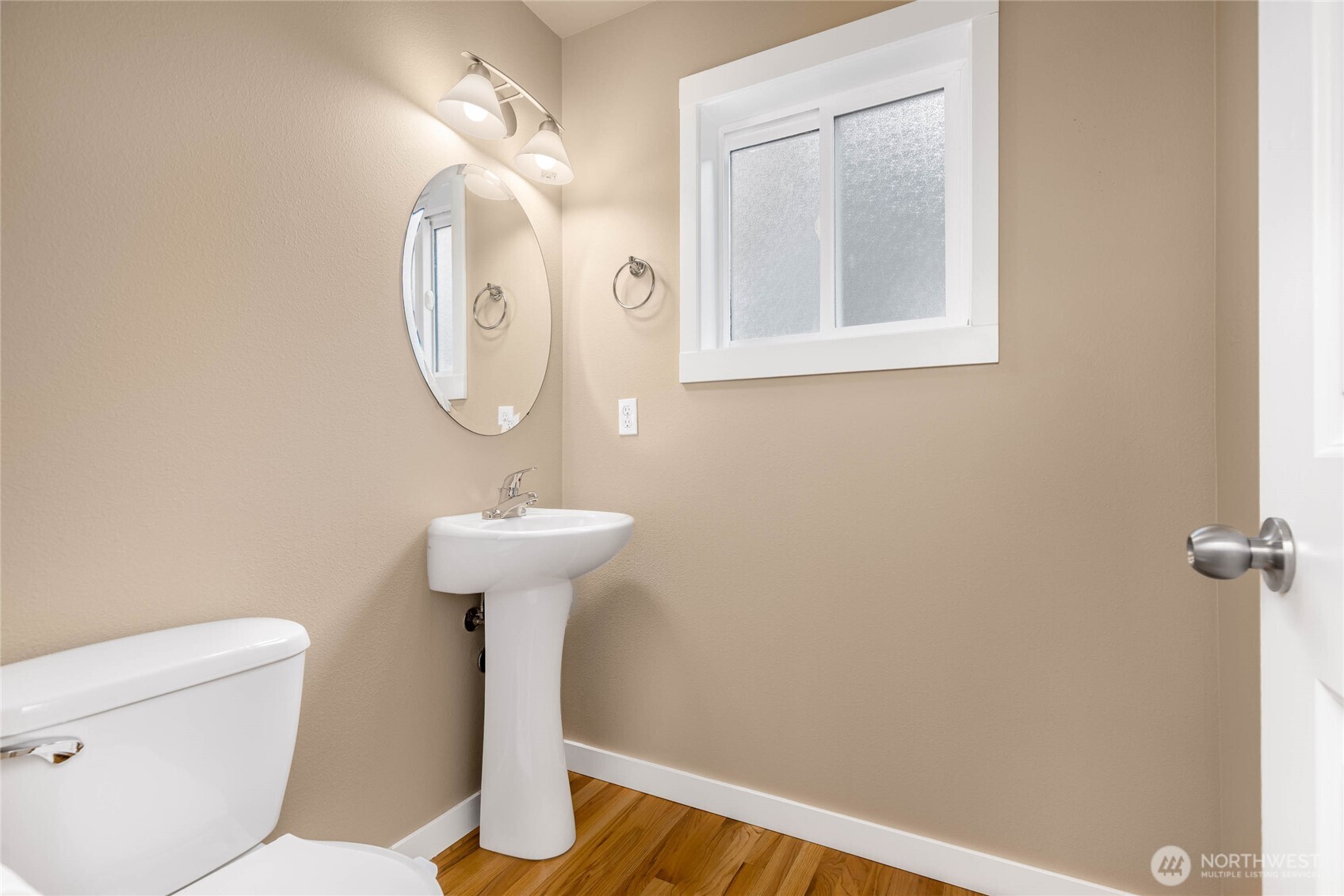 932 N 96th Street , Seattle, WA 98103