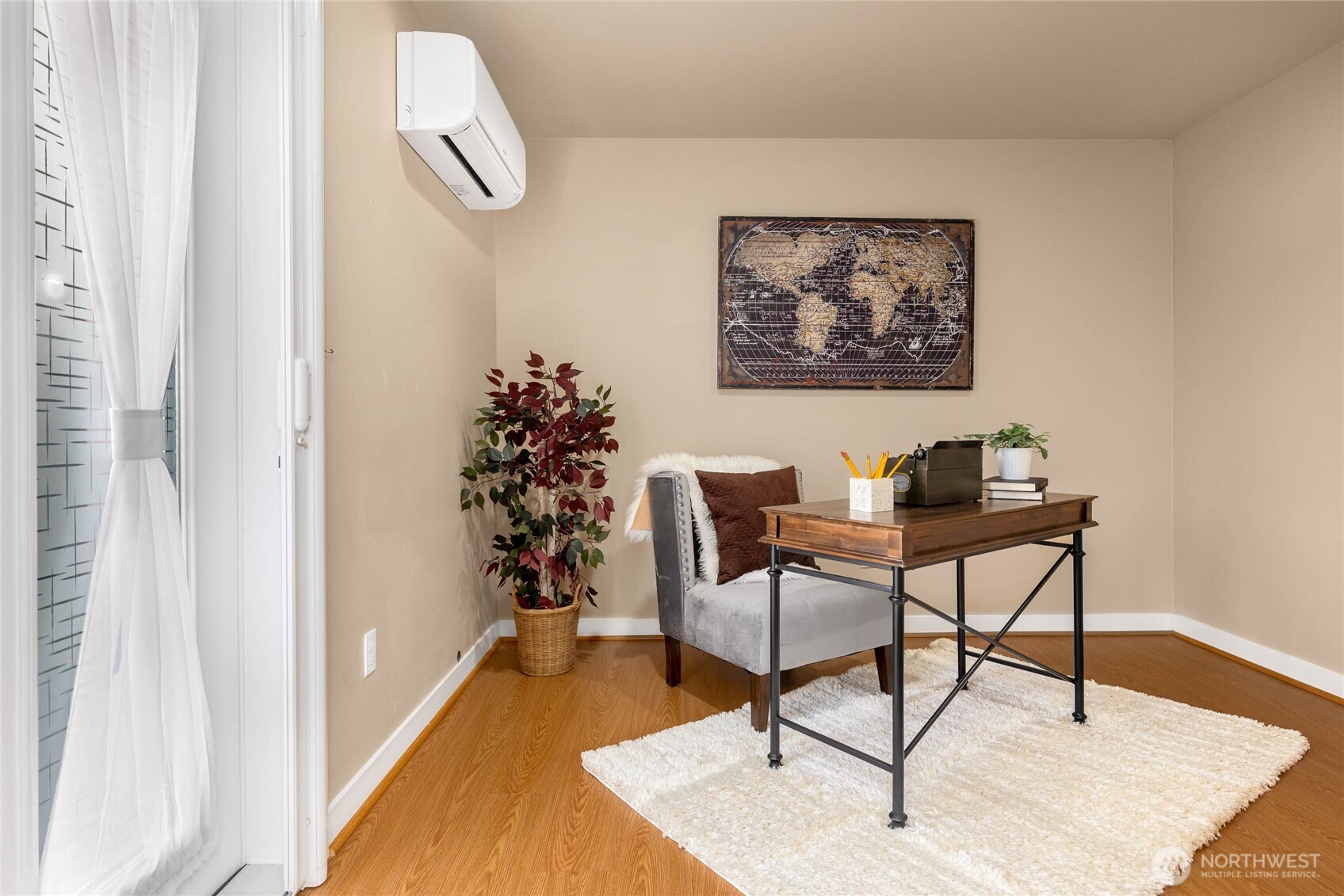 932 N 96th Street , Seattle, WA 98103