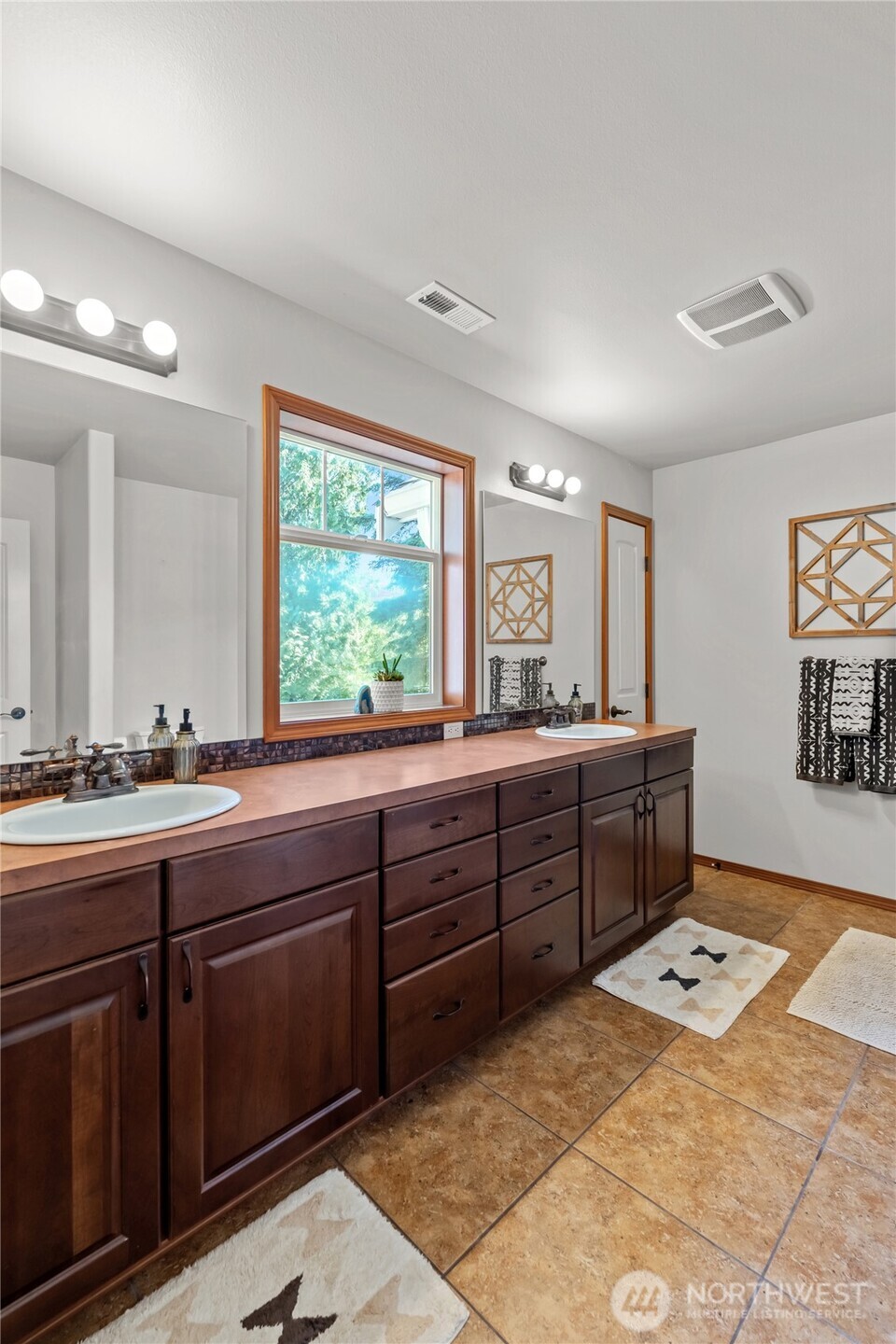 19838 Bear View Lane SW, Rochester, WA 98579