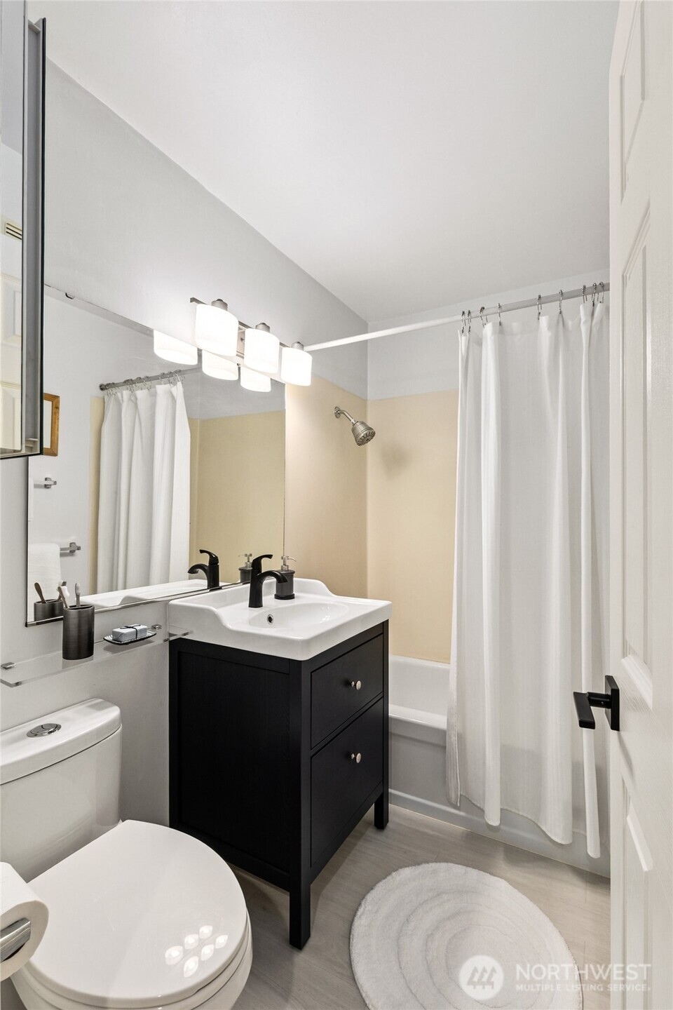 2111 E John Street #202, Seattle, WA 98112