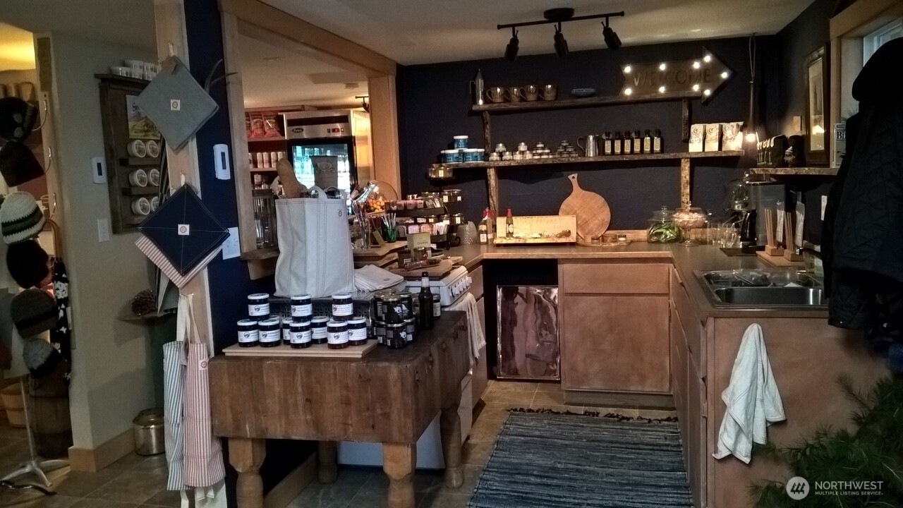 5025 Mud Bay Road NW, Olympia, WA 98502-1734