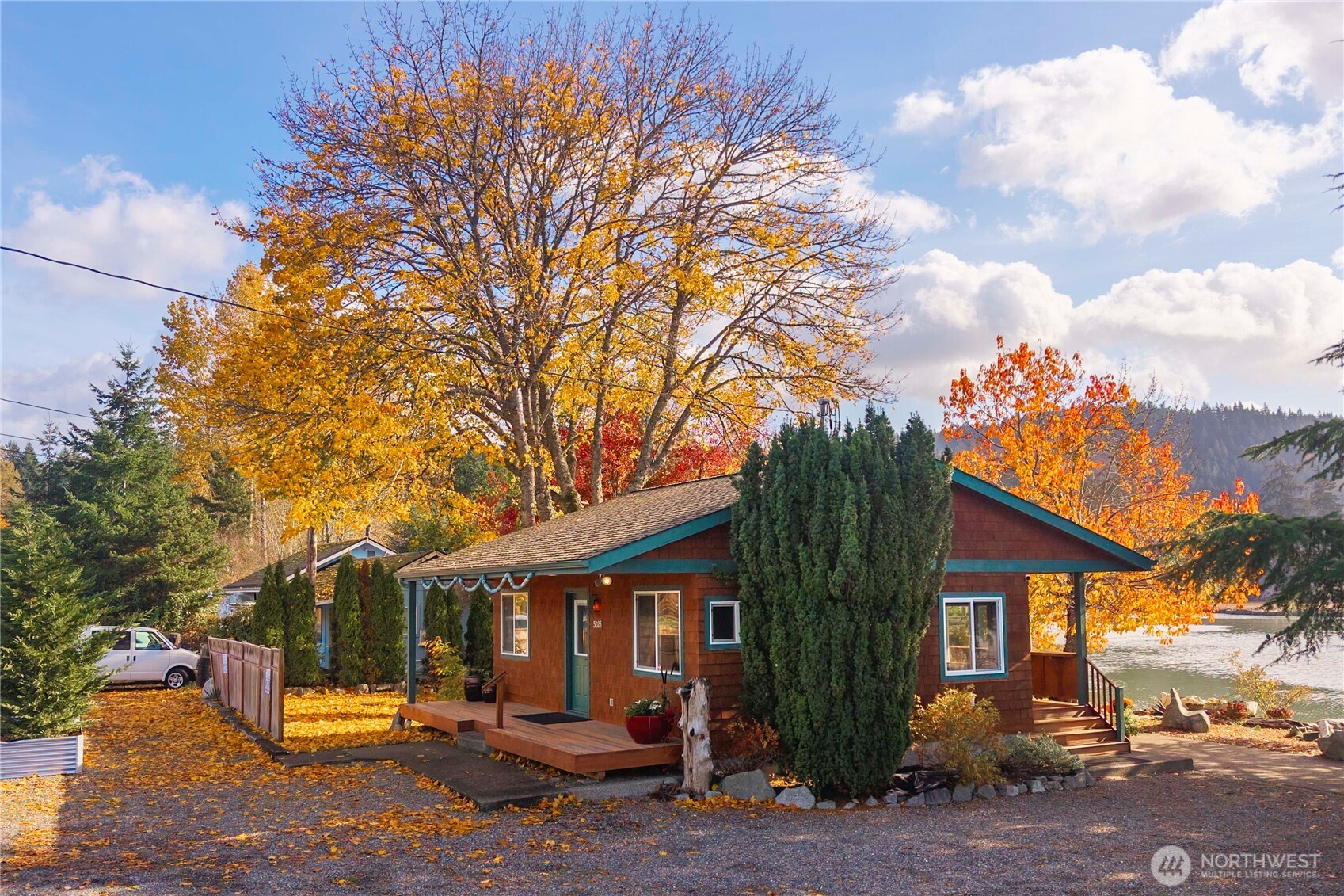 5025 Mud Bay Road NW, Olympia, WA 98502-1734